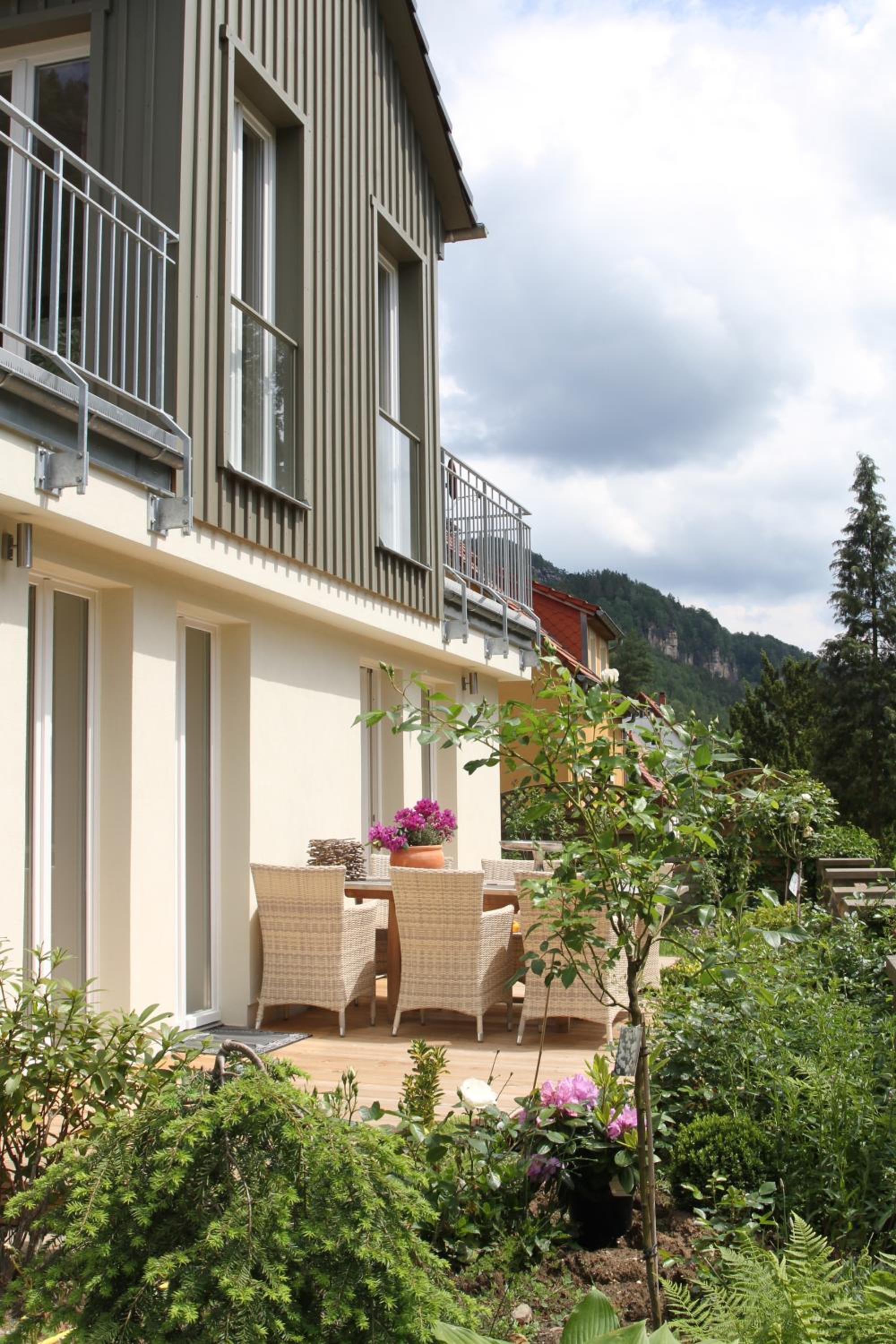 Haus Elbsinfonie - Kamin - Terrasse - Parkplatz view 2