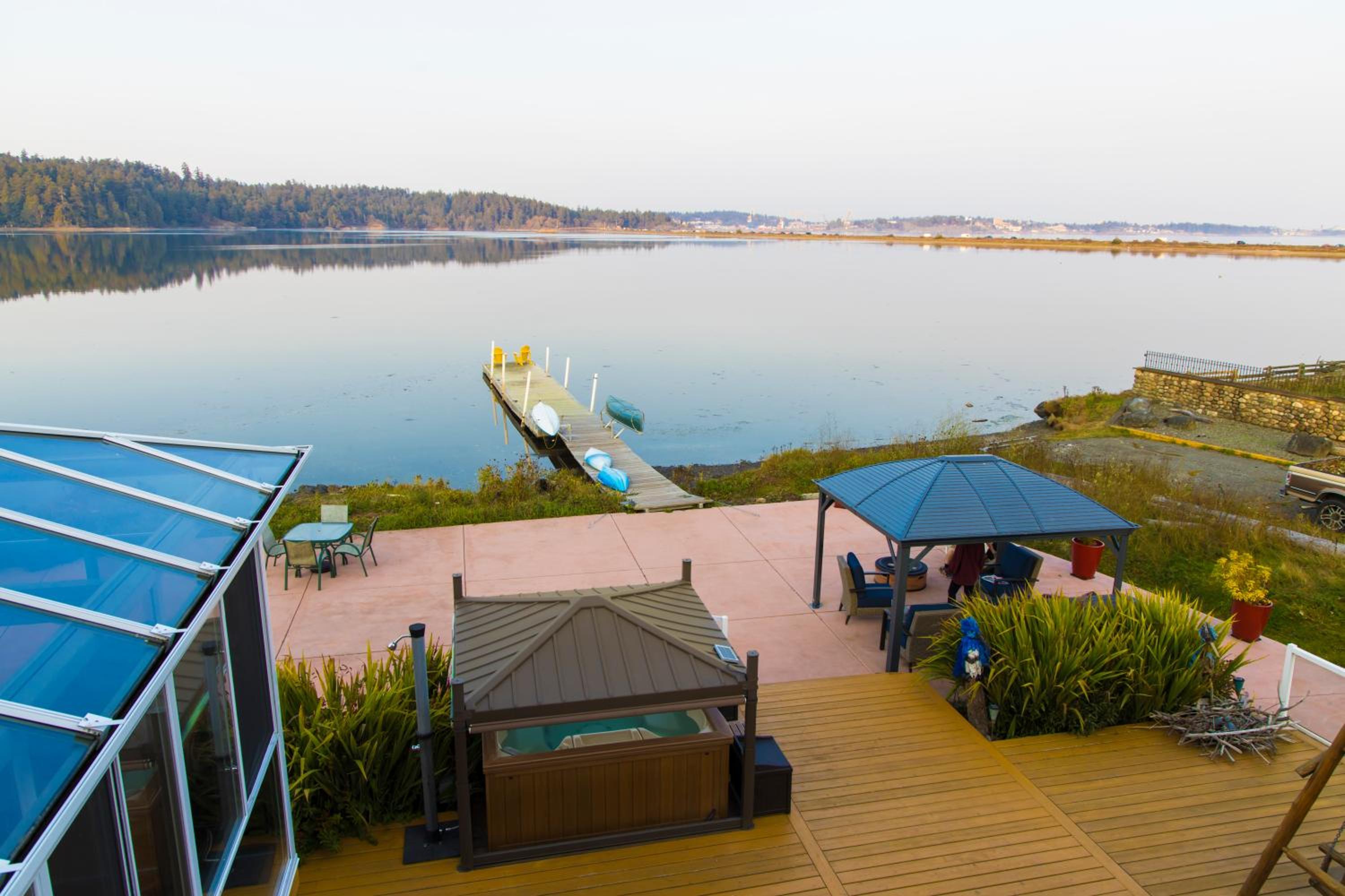 Birds of a Feather Victoria Oceanfront Studio Suites