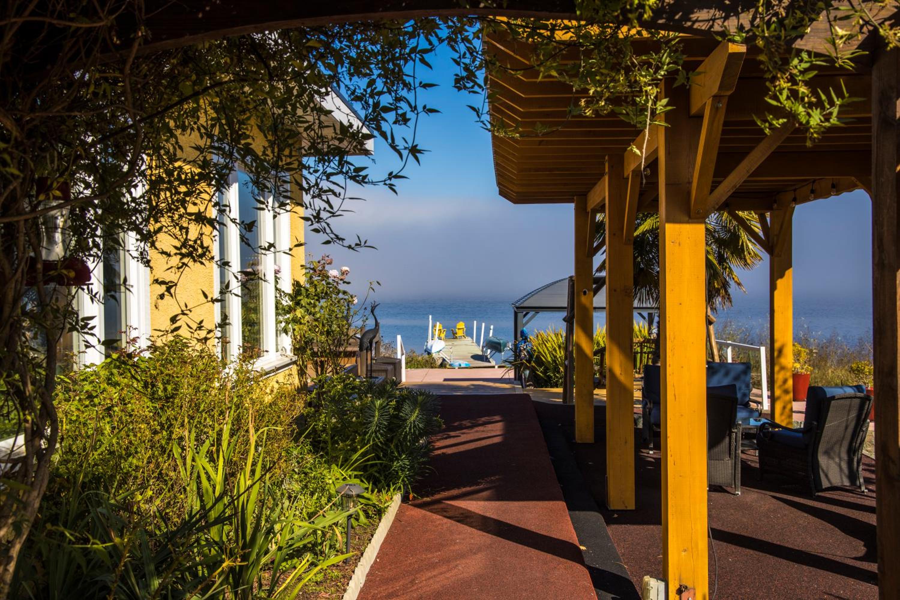 Birds of a Feather Victoria Oceanfront Studio Suites