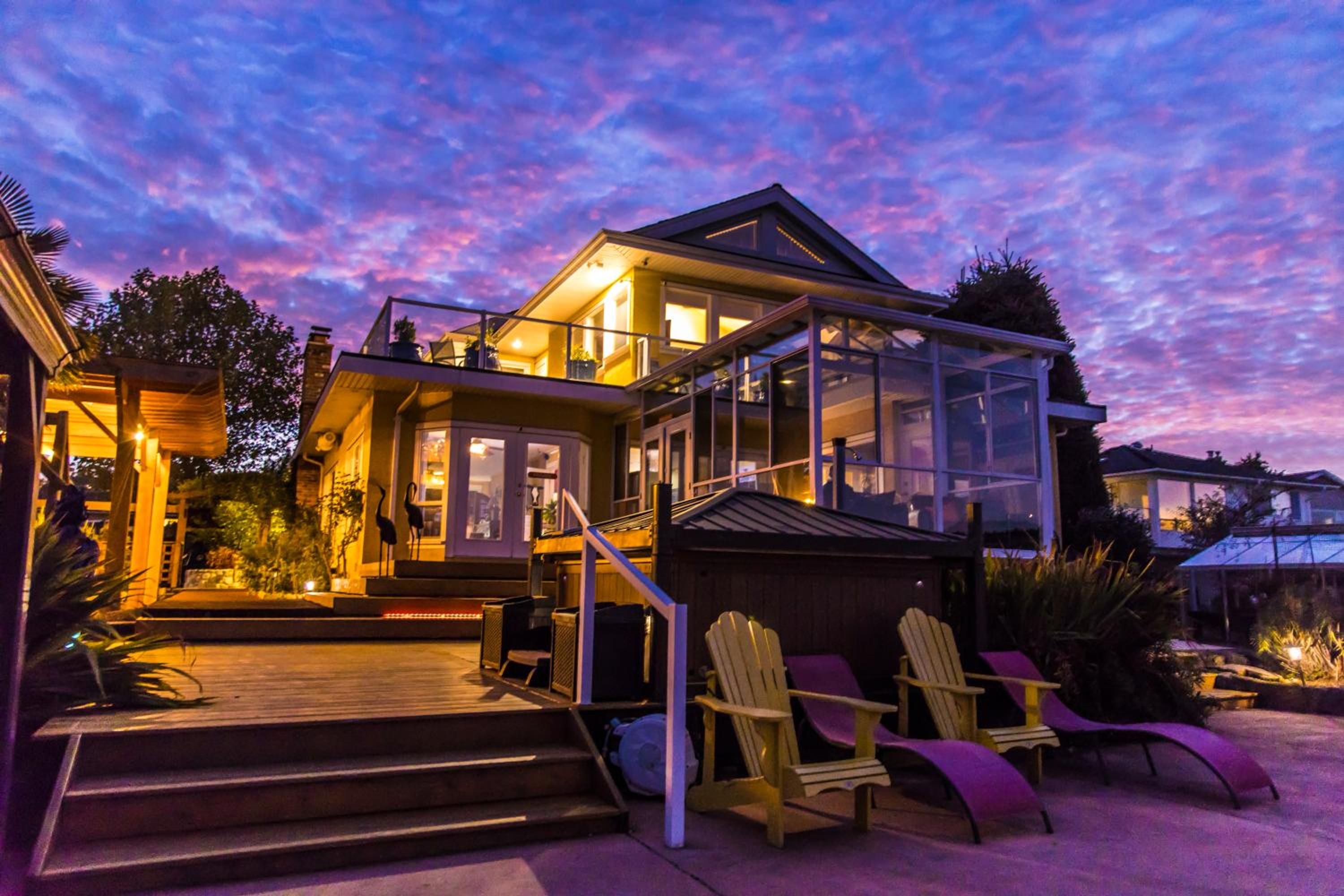 Birds of a Feather Victoria Oceanfront Studio Suites