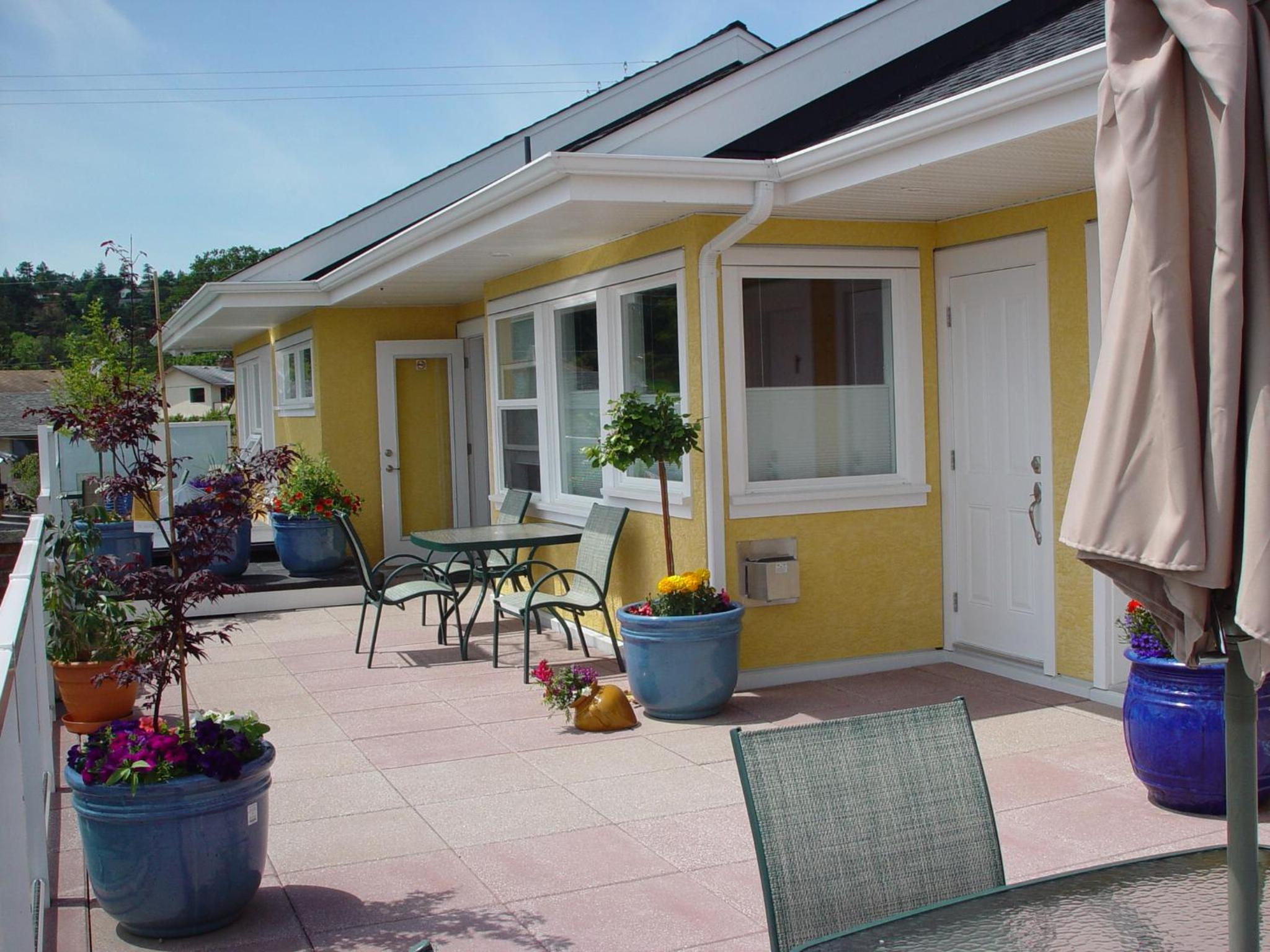 Birds of a Feather Victoria Oceanfront Studio Suites
