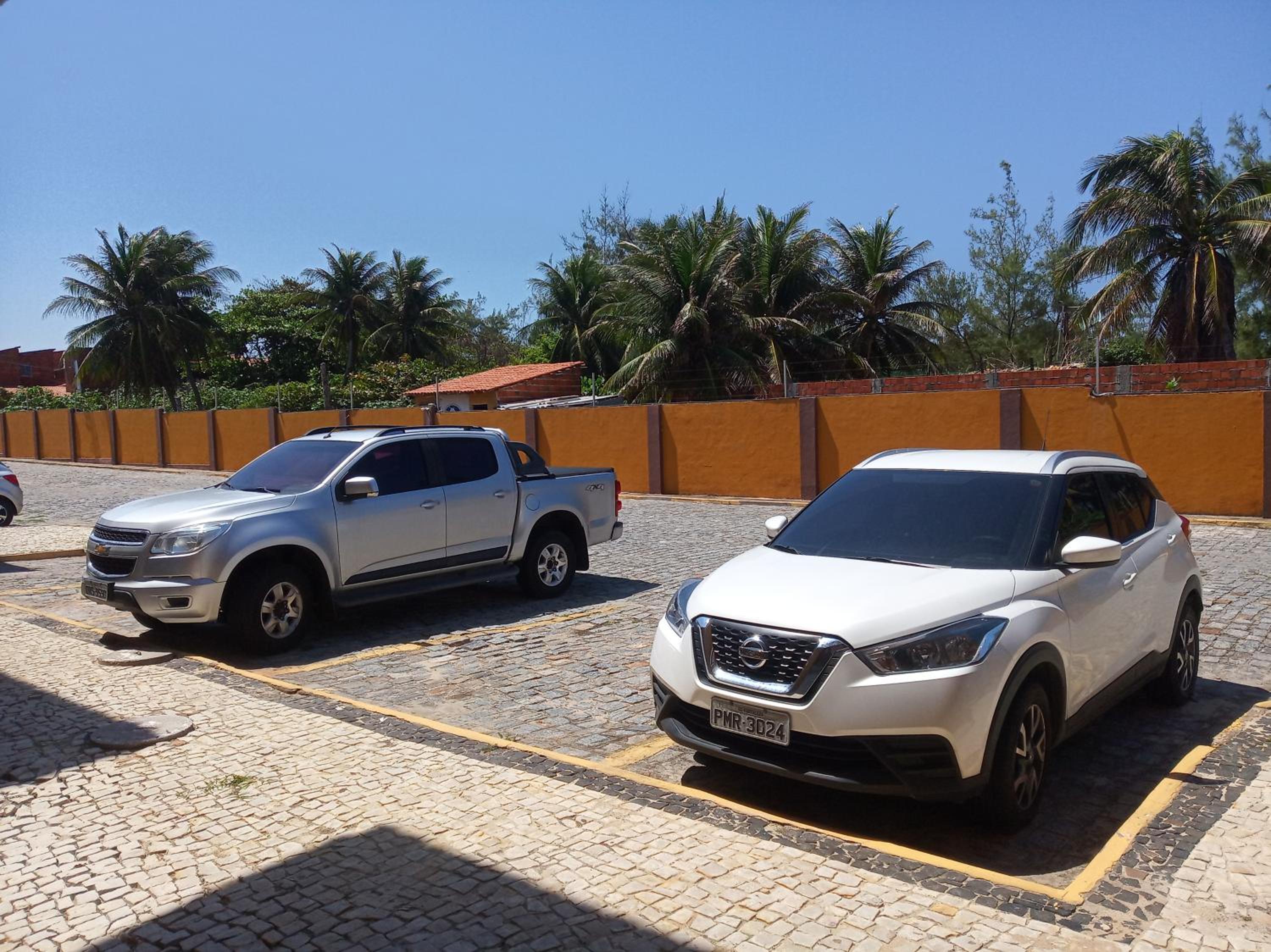 Ap 2 qts - Fortaleza - Praia do Futuro - Piscinas - WiFi - Ar-cond - Garagem