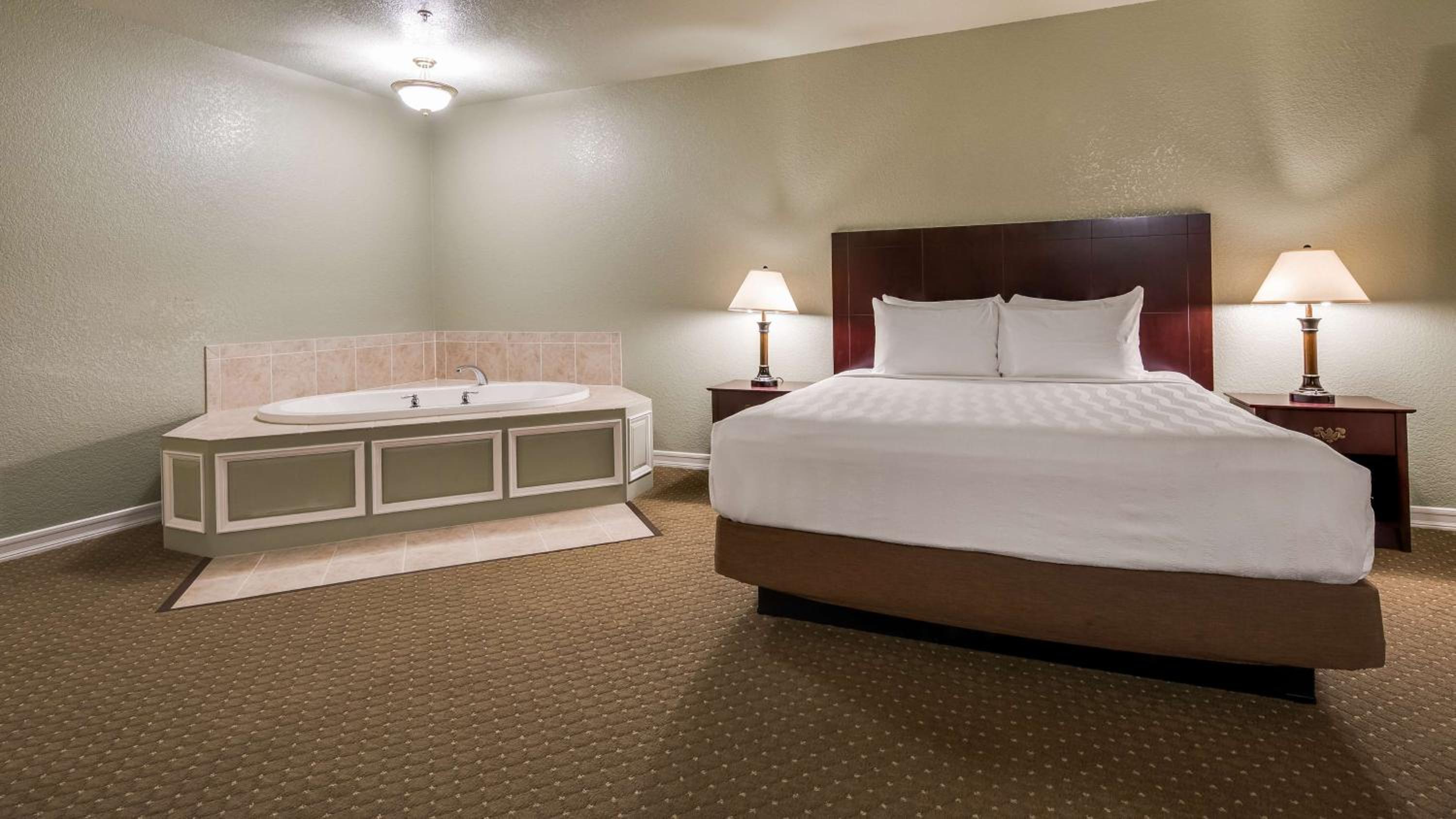 Best Western Plus Bayshore Inn