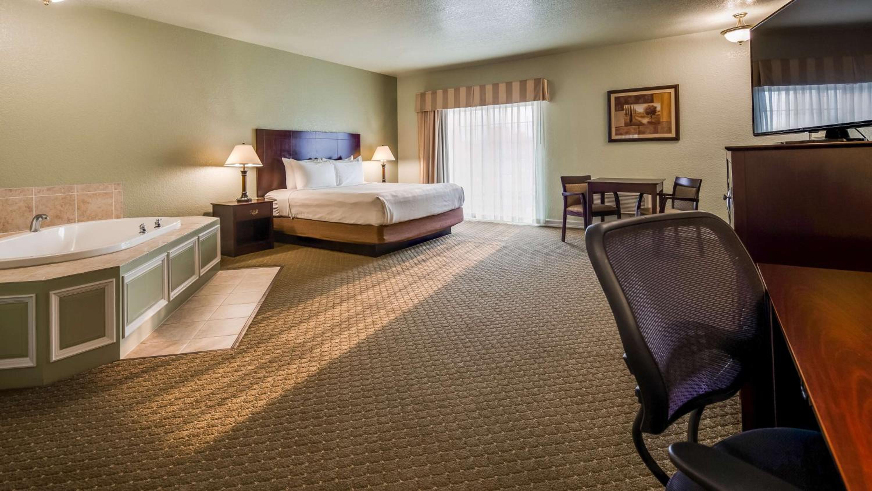 Best Western Plus Bayshore Inn