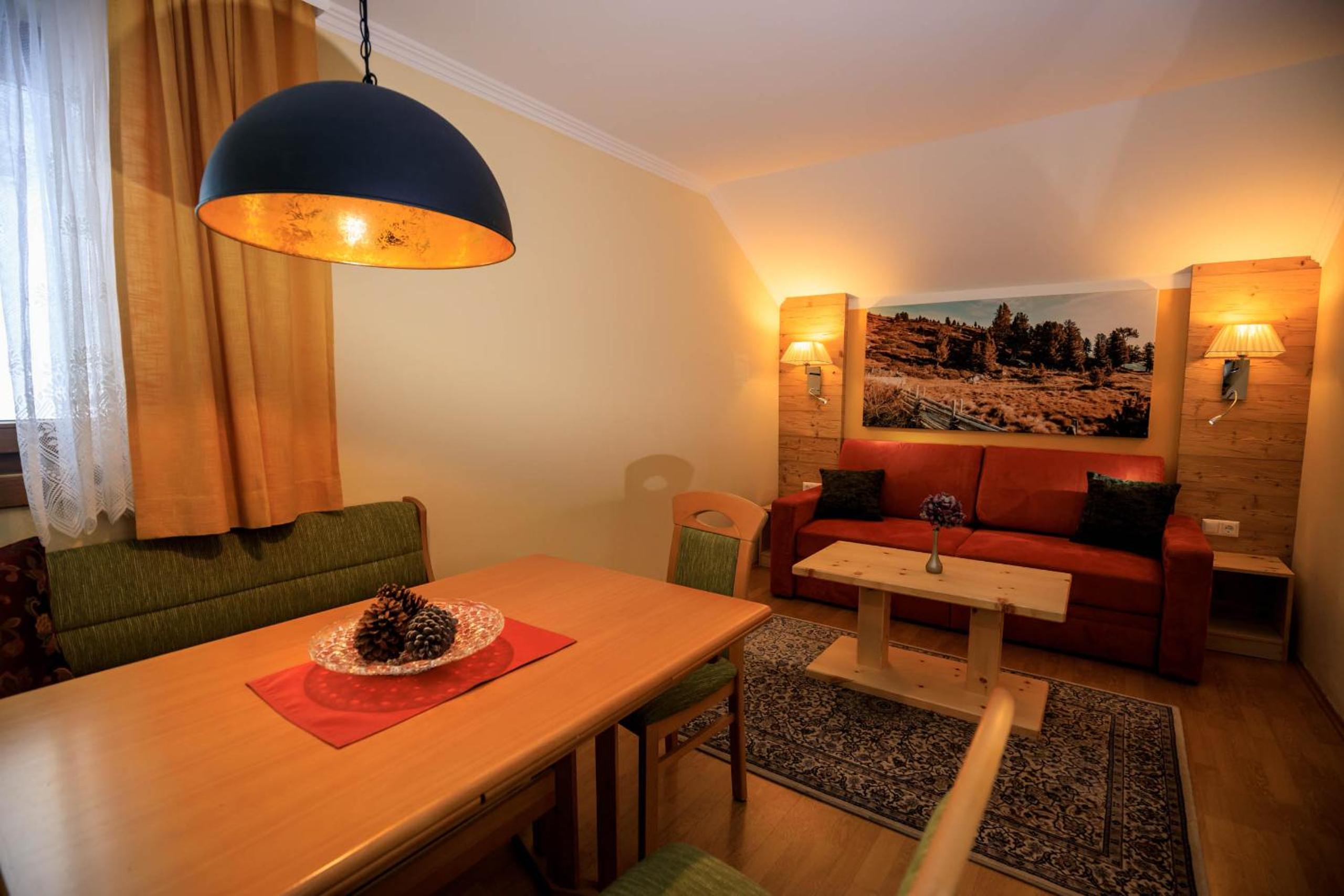 Pension & Appartements Ronacherhof -Mountain Hideaway Slopeside