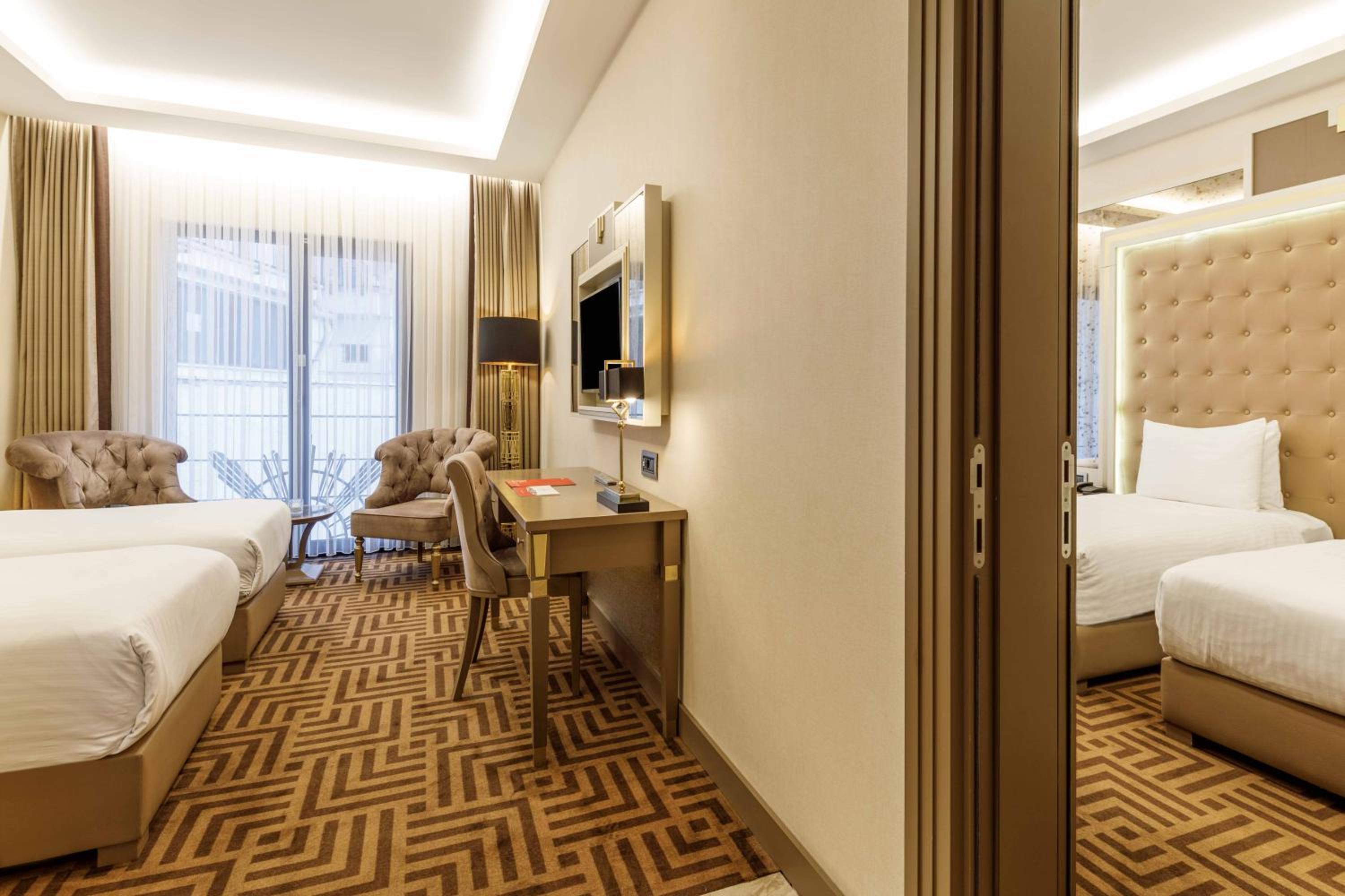 Ramada by Wyndham İstanbul Golden Horn - Image 30