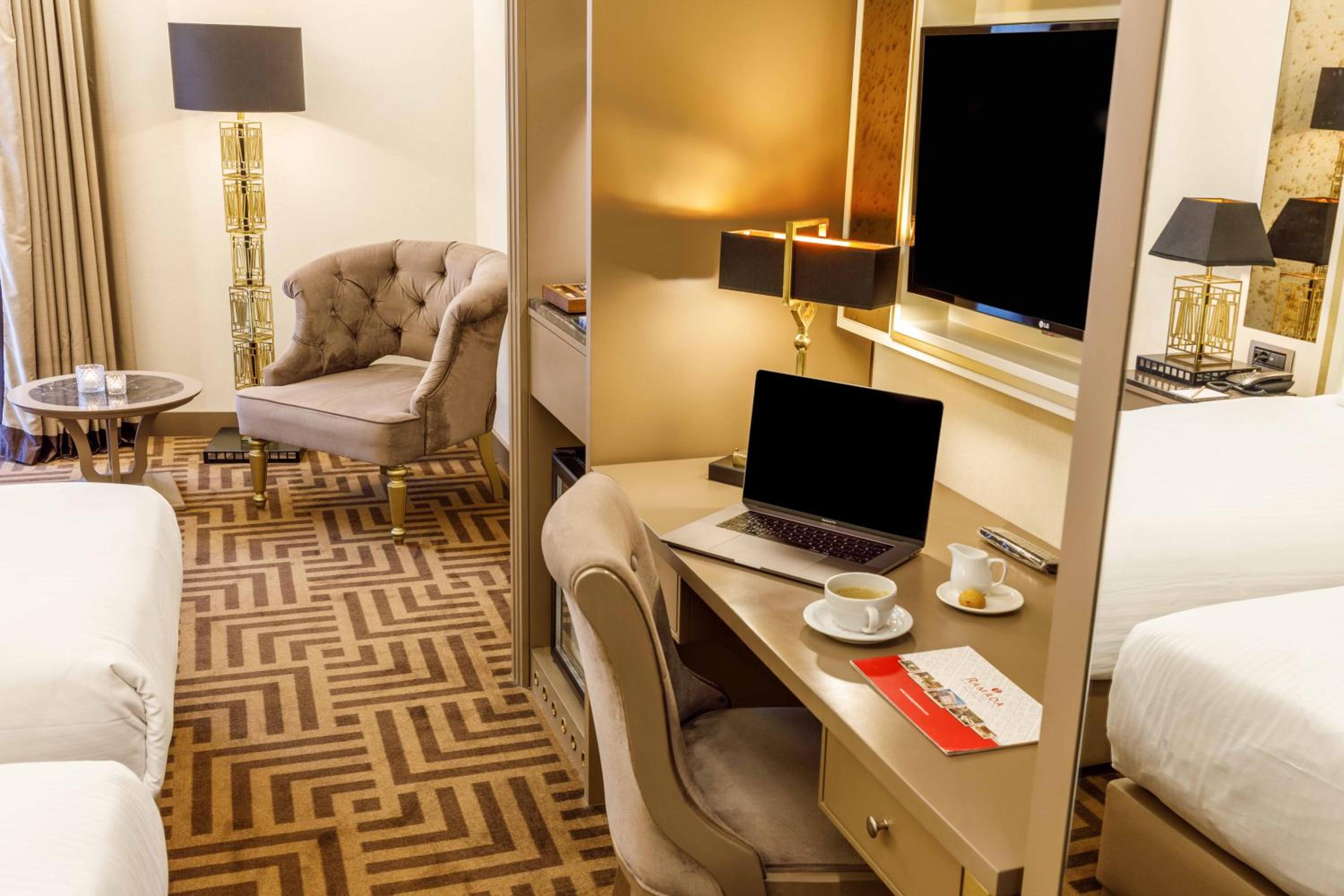 Ramada by Wyndham İstanbul Golden Horn - Image 17