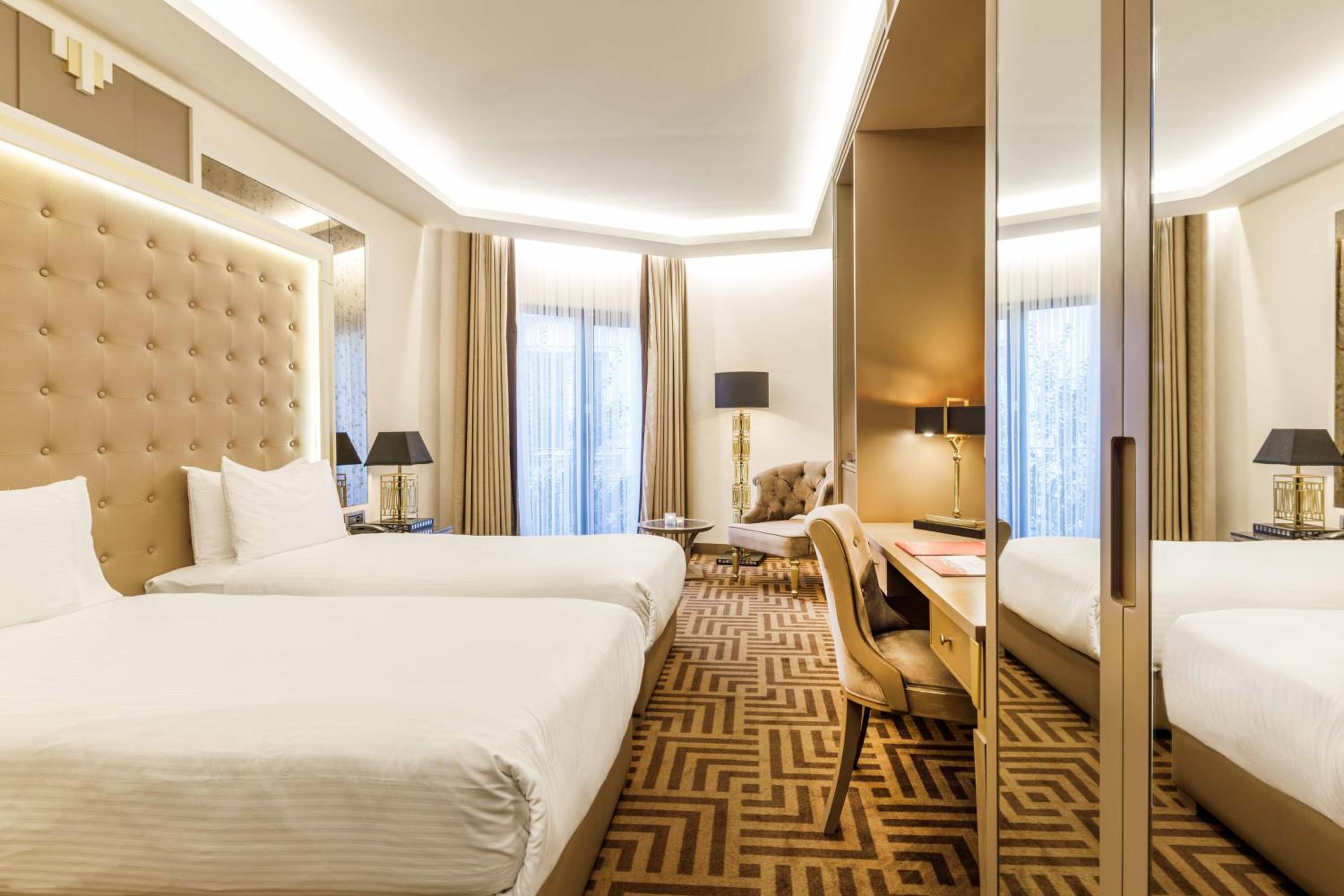 Ramada by Wyndham İstanbul Golden Horn - Image 28