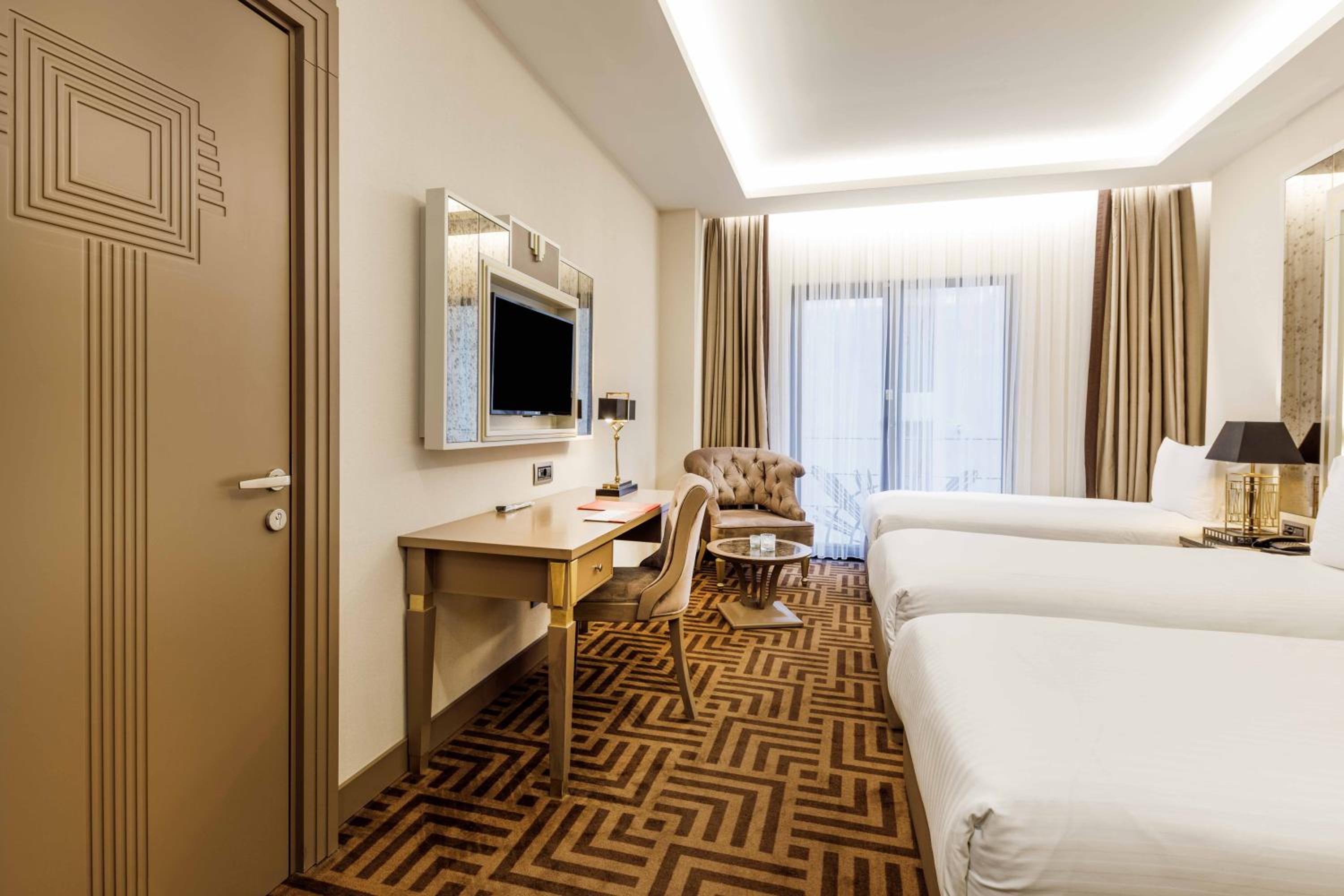 Ramada by Wyndham İstanbul Golden Horn - Image 21