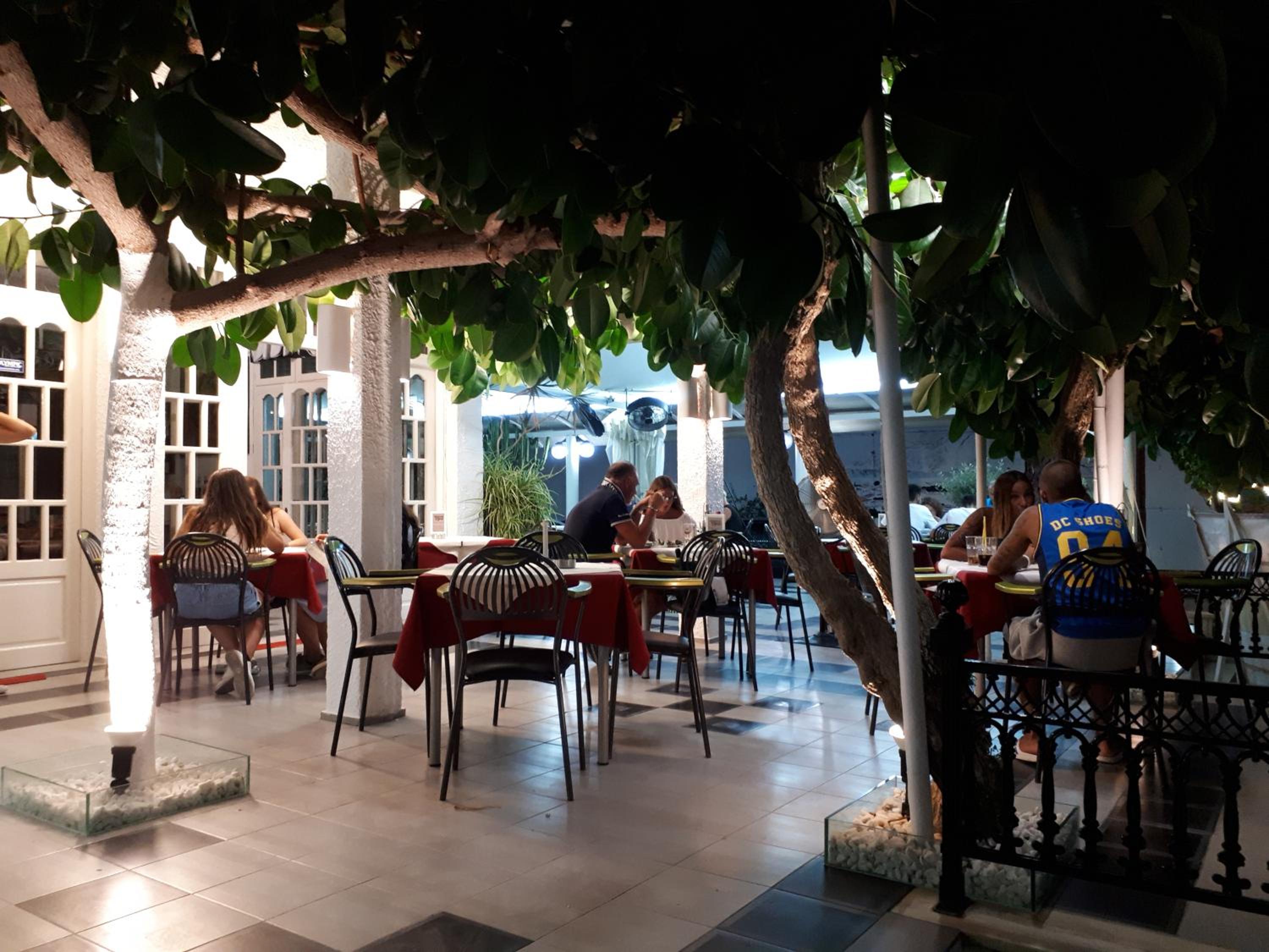Metaxa Apartments