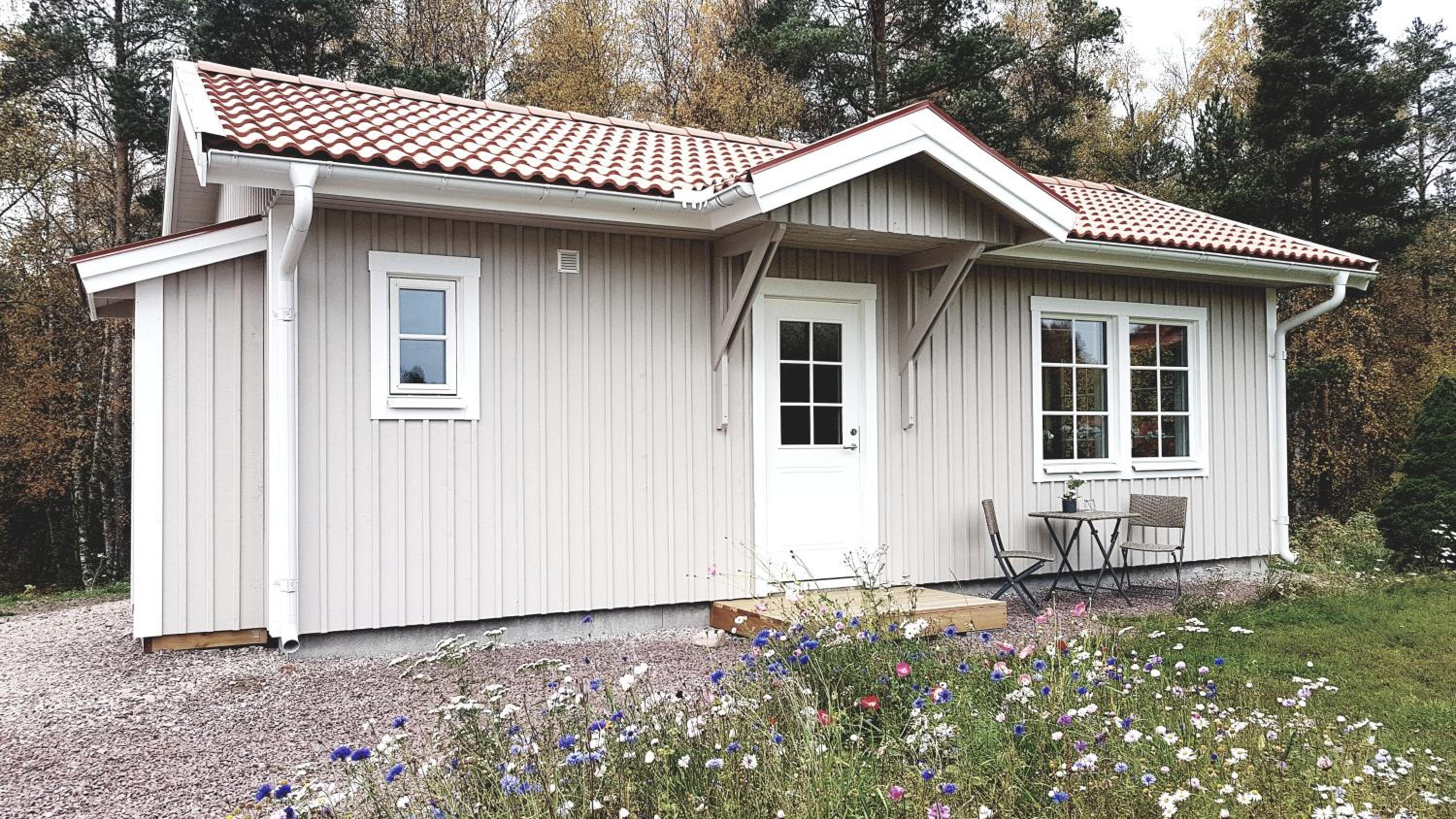 Hotel Nybyggd stuga intill skogsbrynet - New built cottage next to the cowberry forest - Image 1