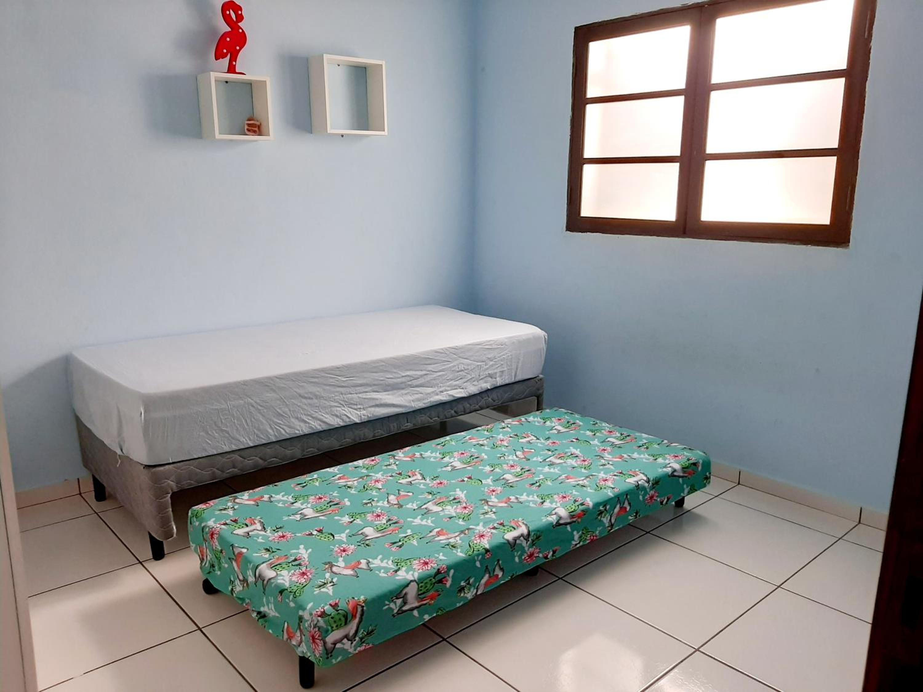 Linda Casa, 3 quartos, acomoda 10 pessoas, há 1,5 km da praia da Enseada