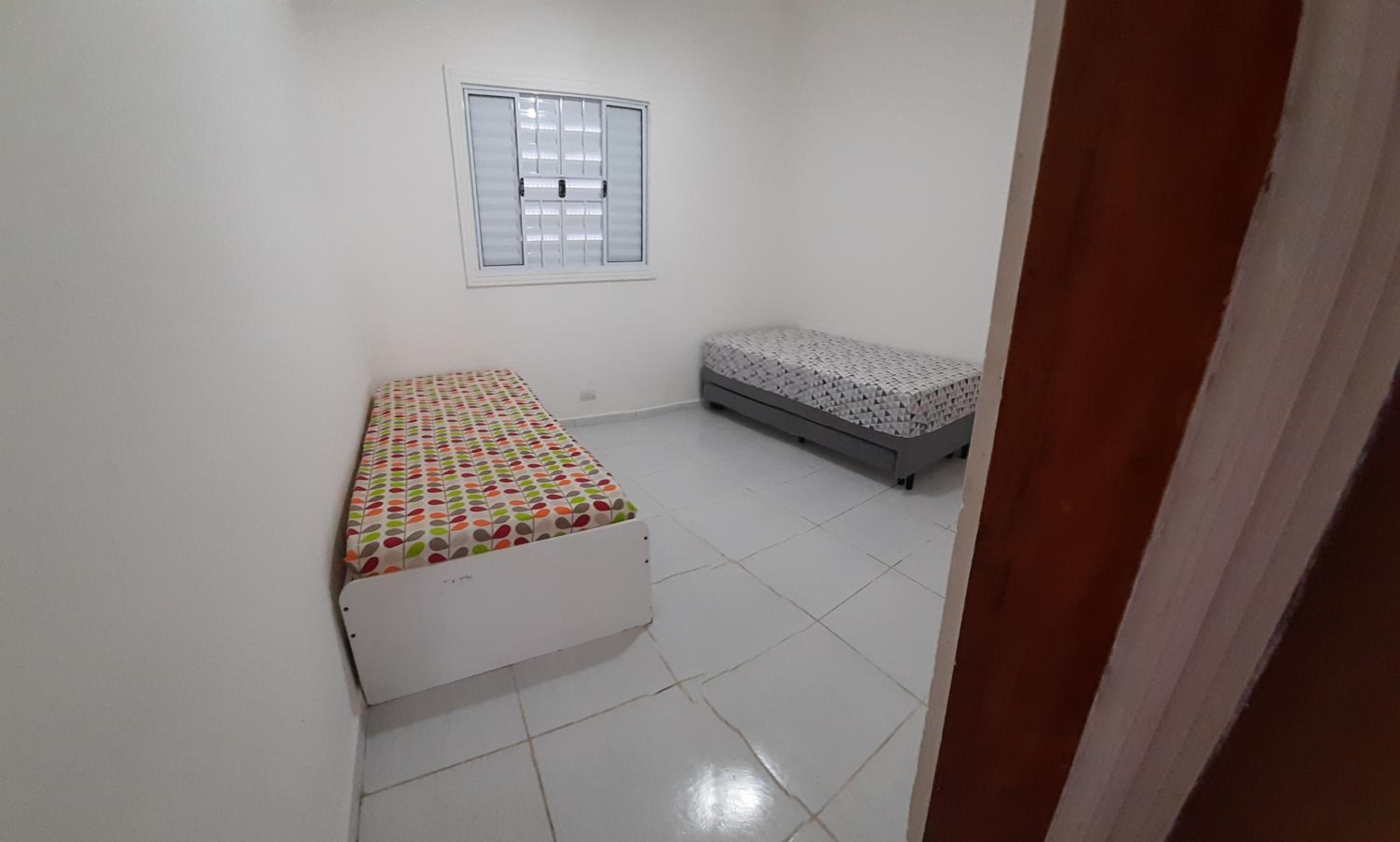 Linda Casa, 3 quartos, acomoda 10 pessoas, há 1,5 km da praia da Enseada