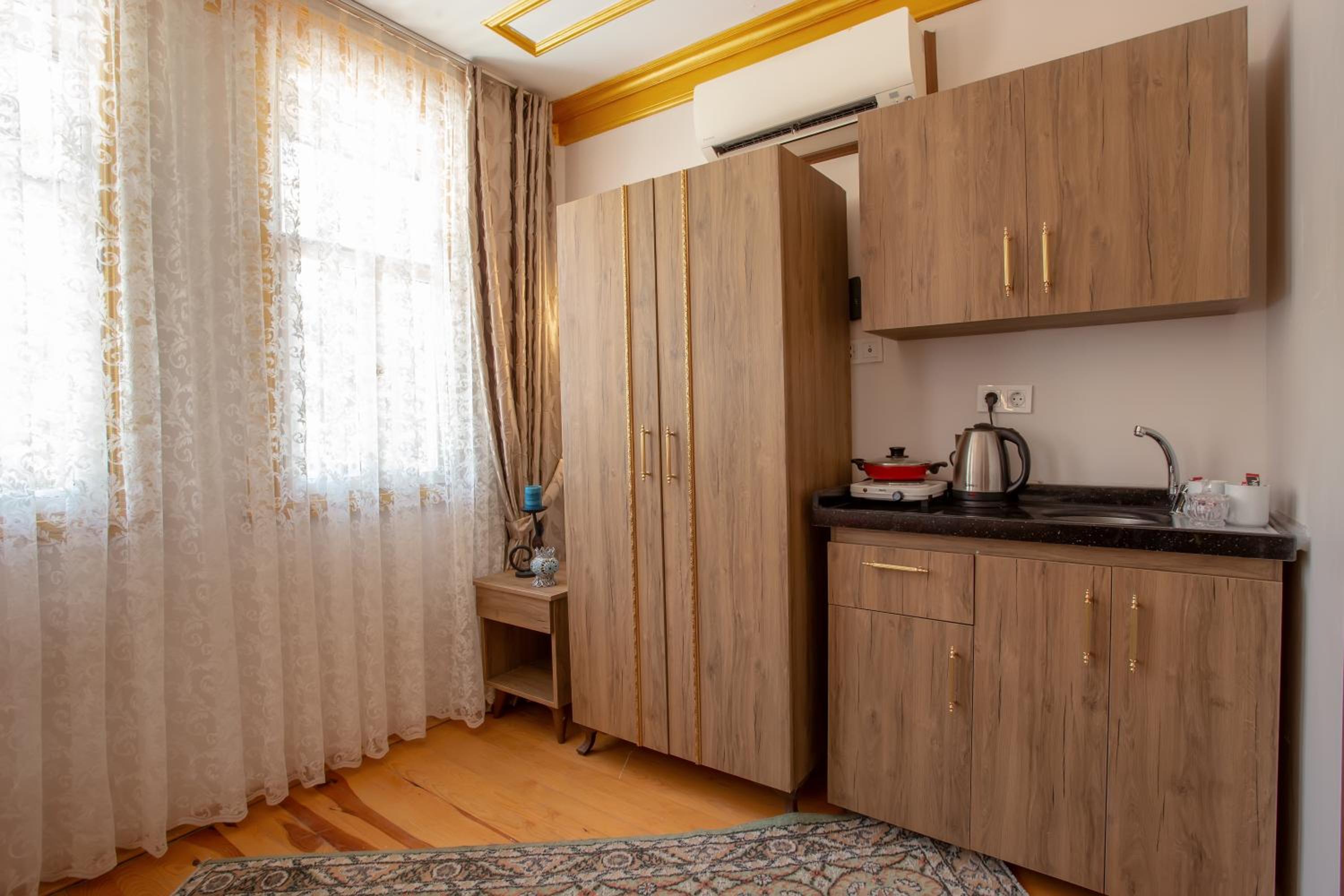 April Hotel - Image 57