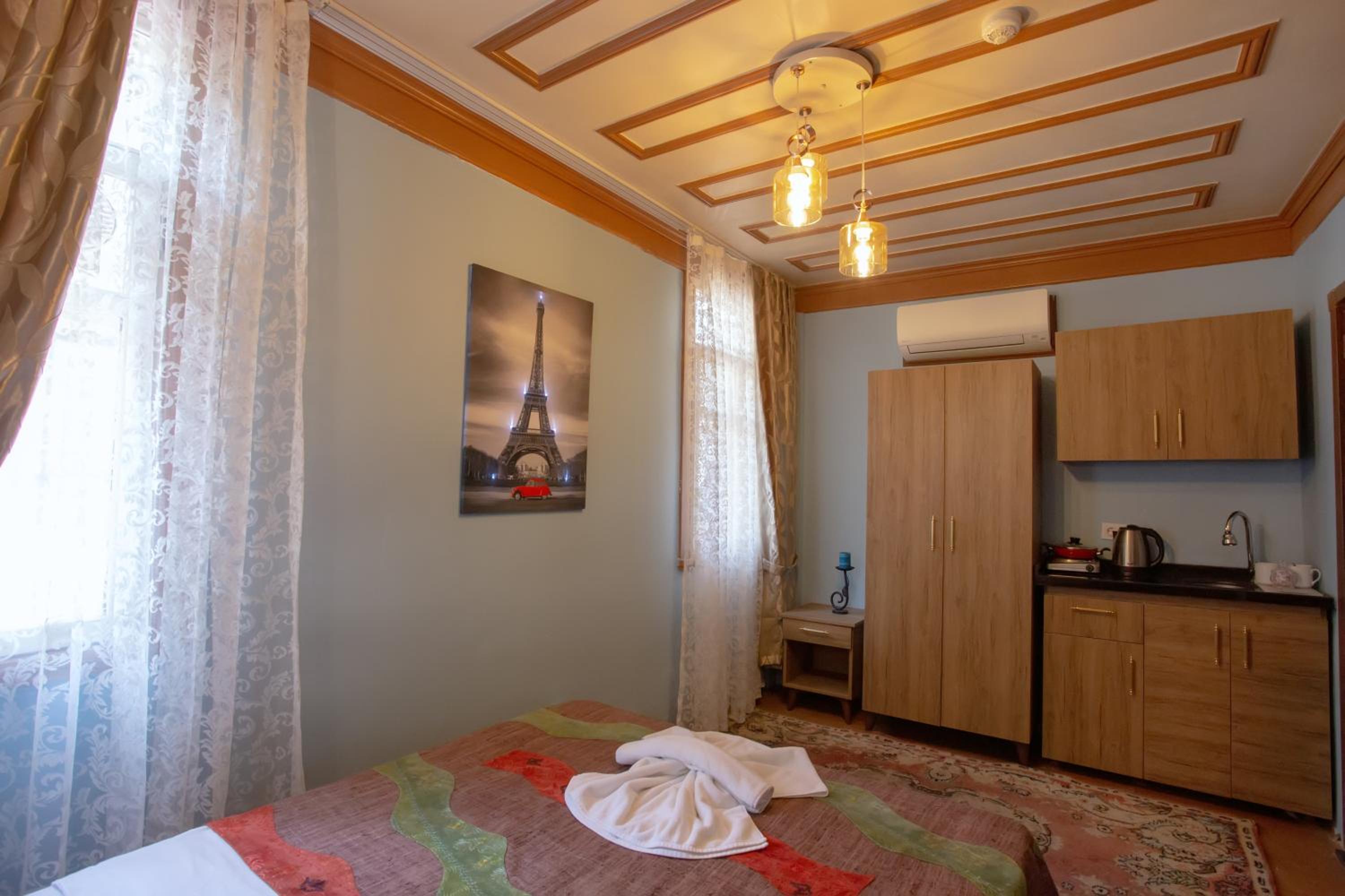 April Hotel - Image 55