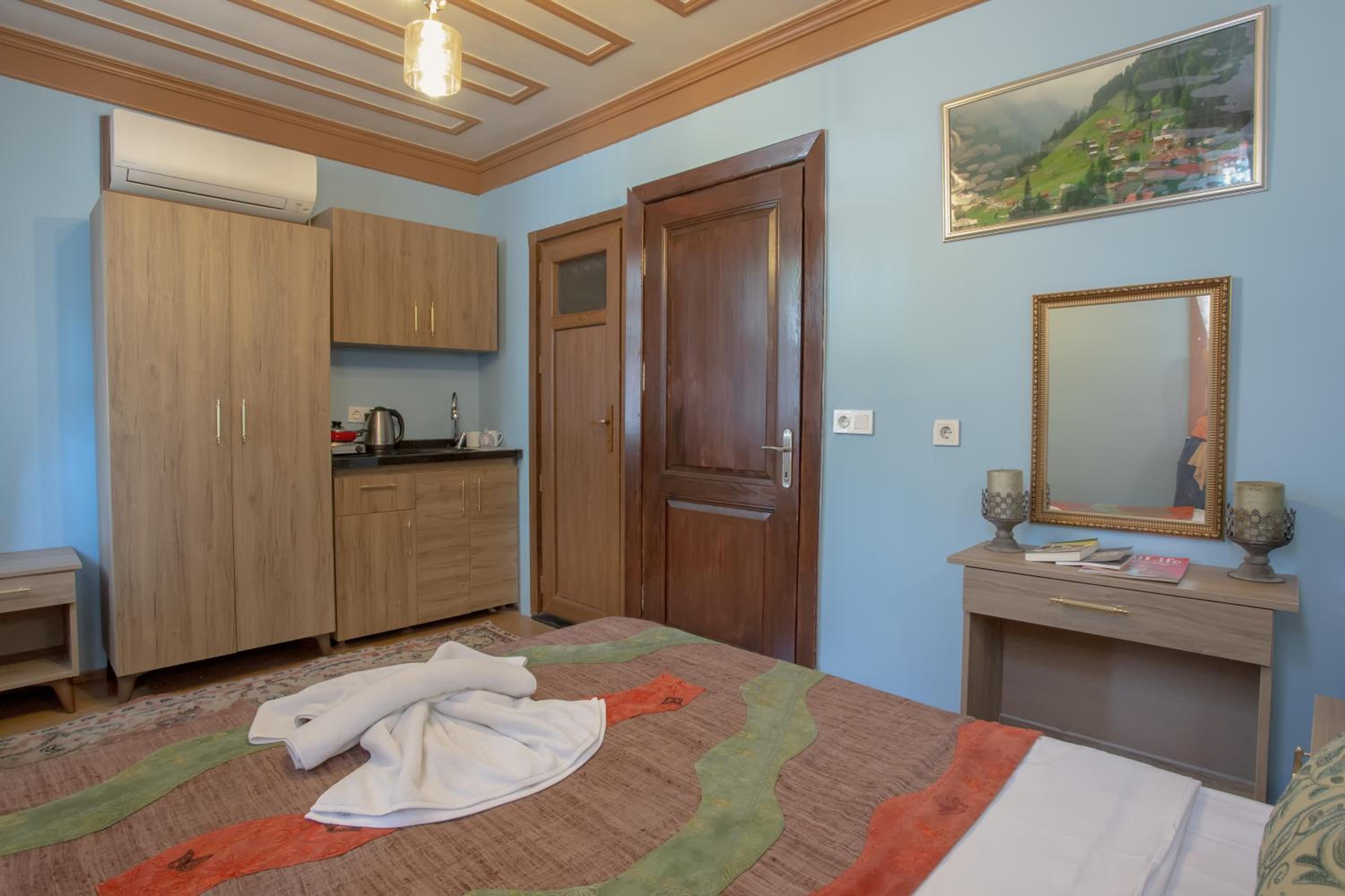 April Hotel - Image 52