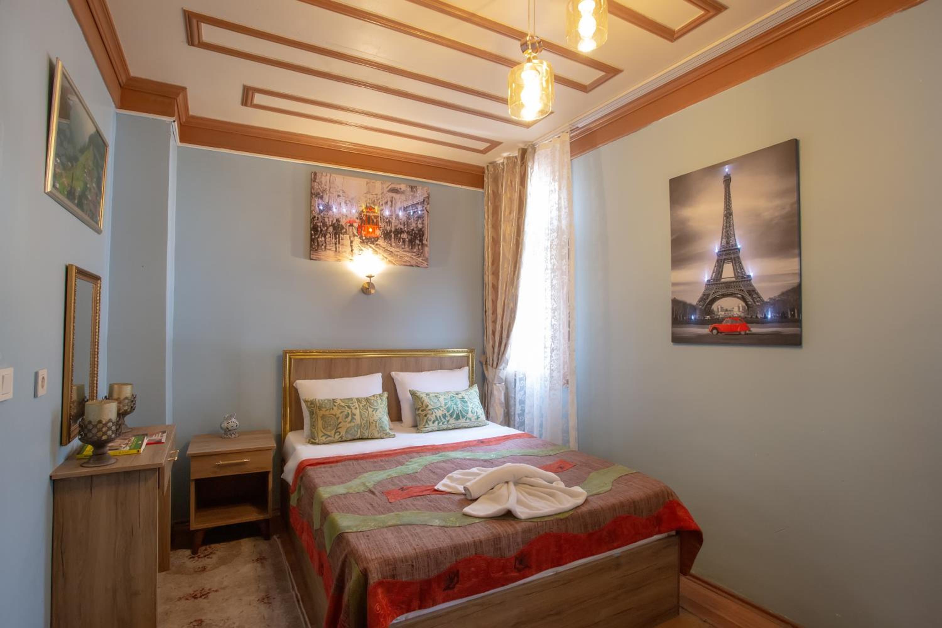 April Hotel - Image 51