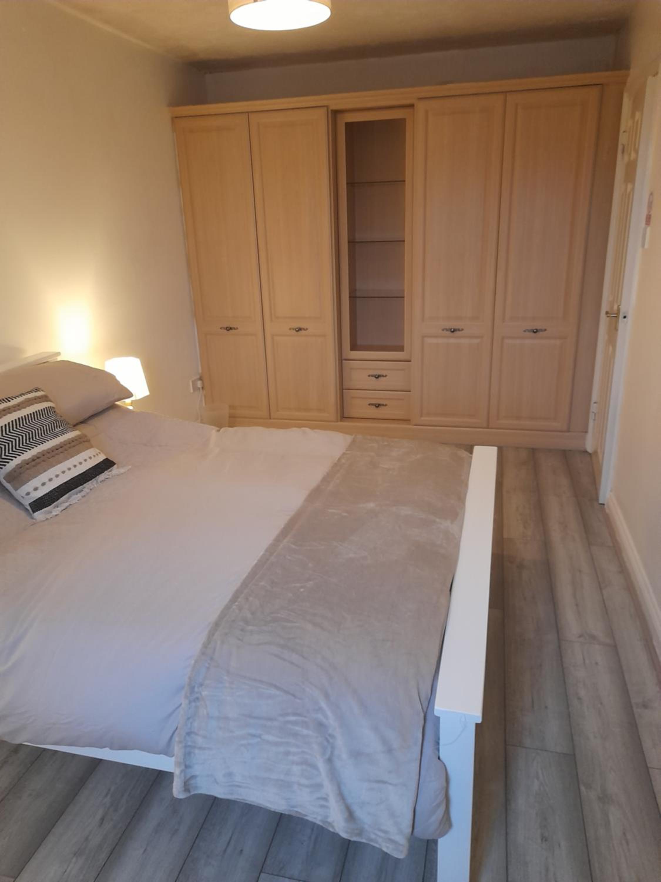 Comfortable 2 Bed Apartment 2nd Floor Contractors Families Close To City Centre Occasional Bed Available view 3