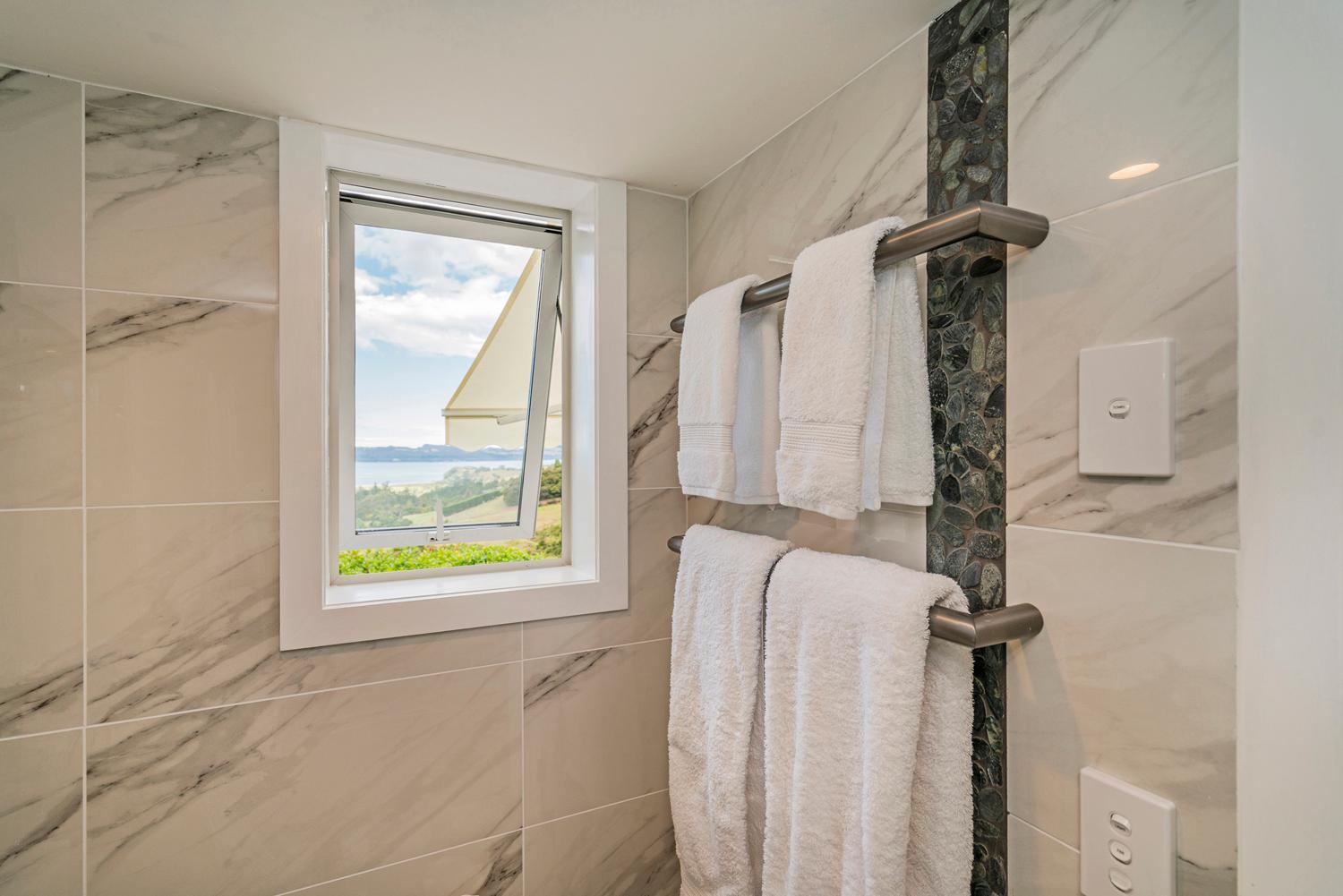 Bayview Valley Lodge Bed & Breakfast