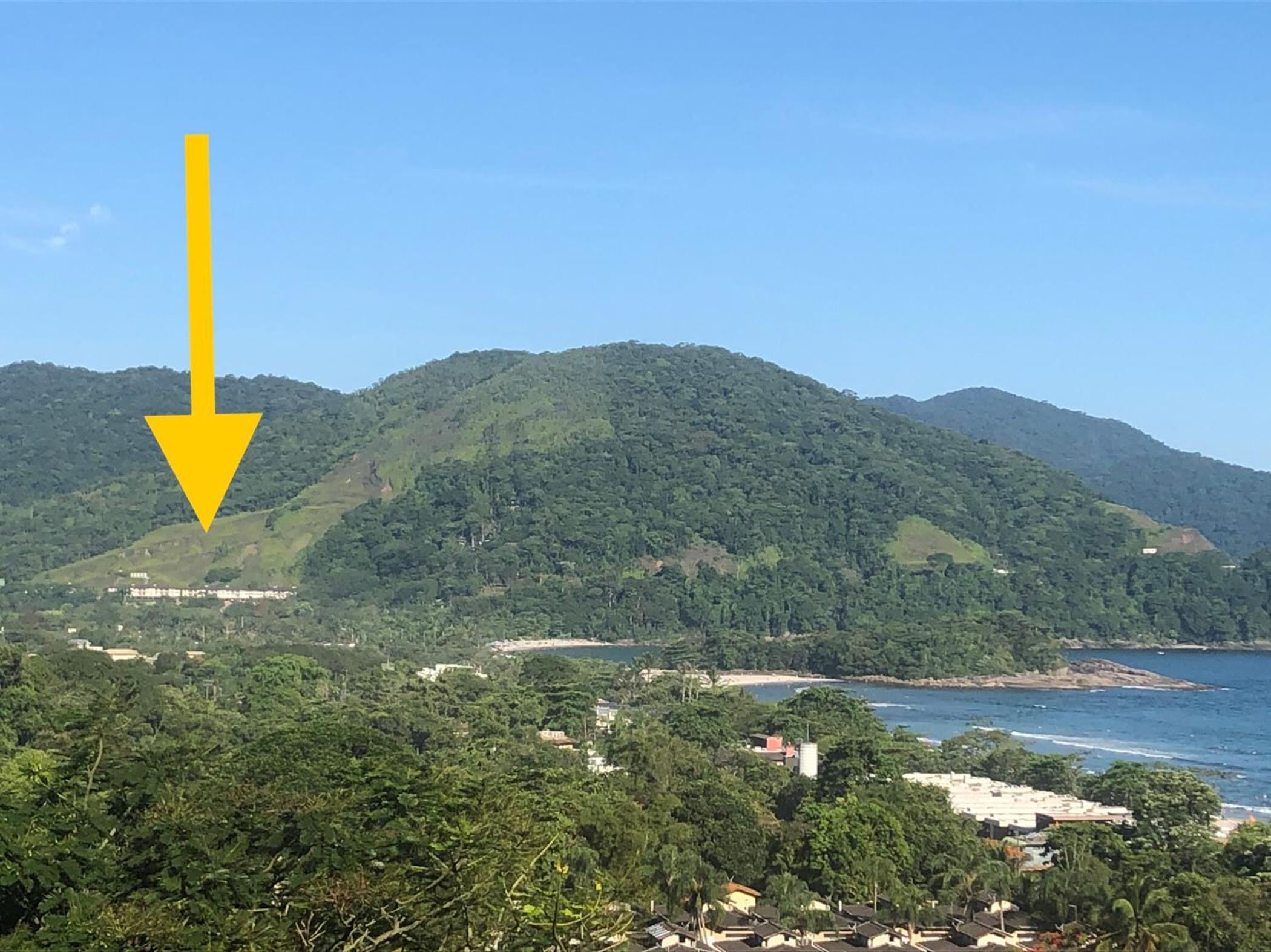 Vista Mágica na Praia de Camburizinho A