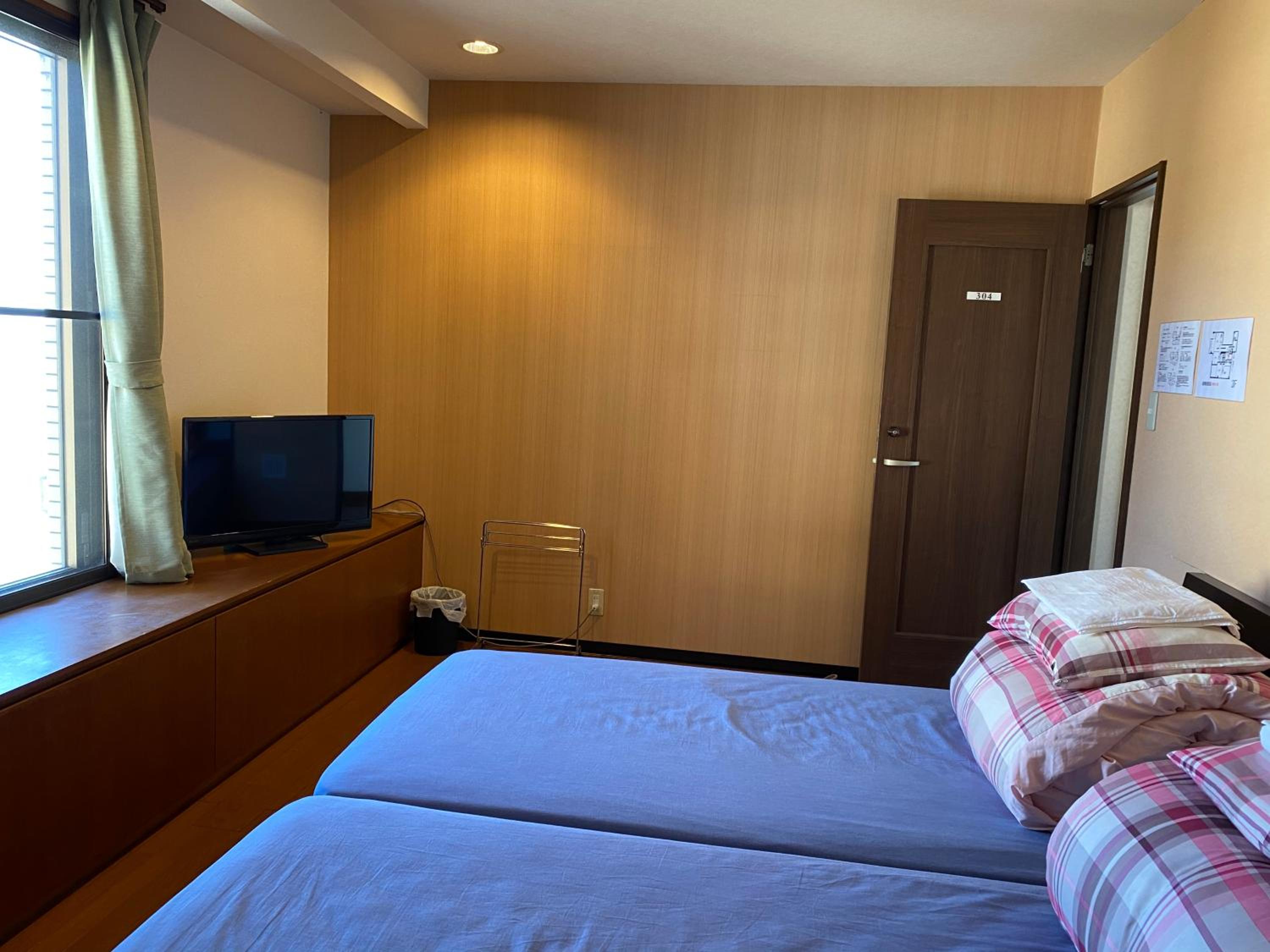 Atami Onsen Guest House Megumi 5 minutes walk from Atami Station