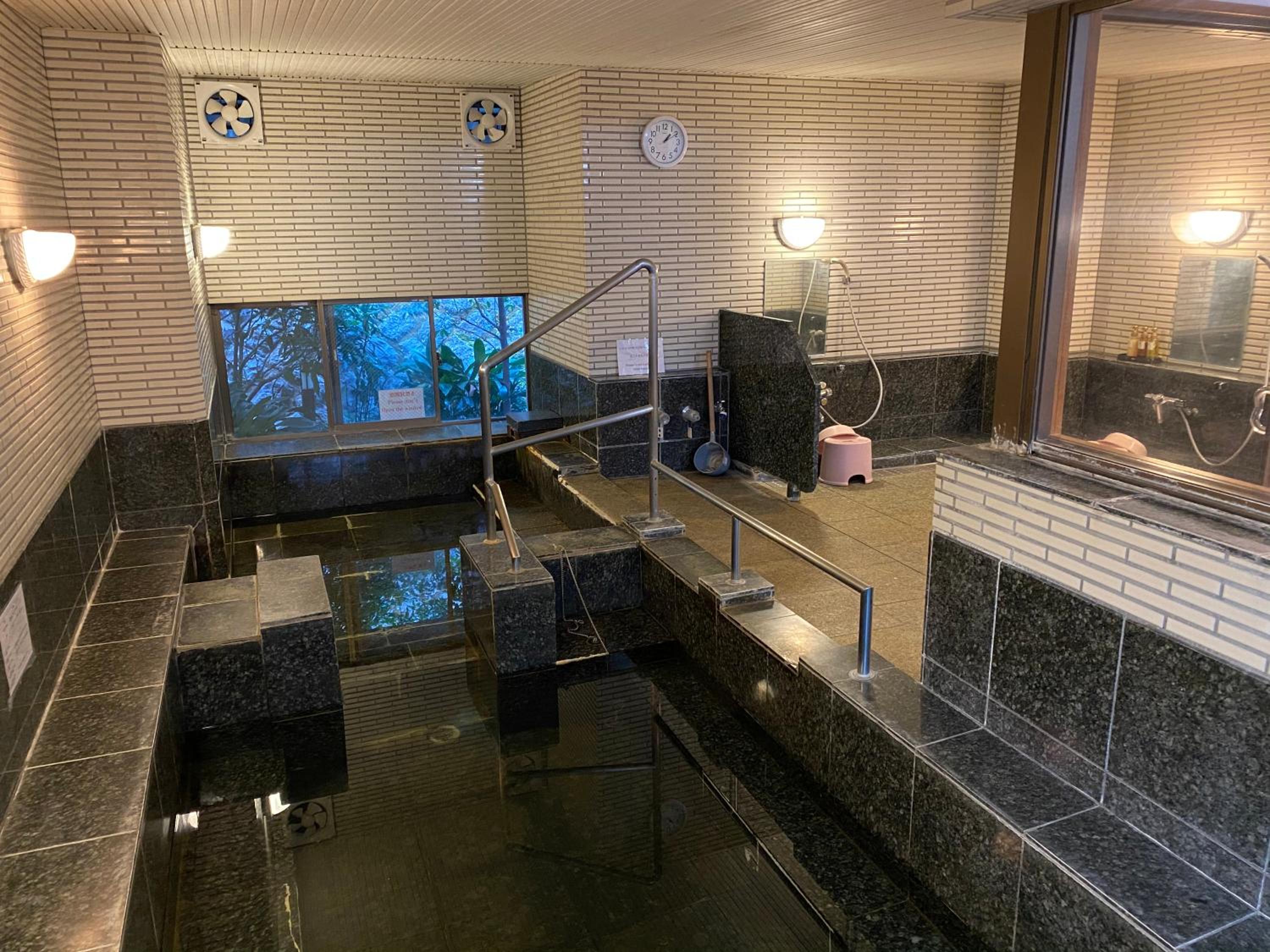 Atami Onsen Guest House Megumi 5 minutes walk from Atami Station