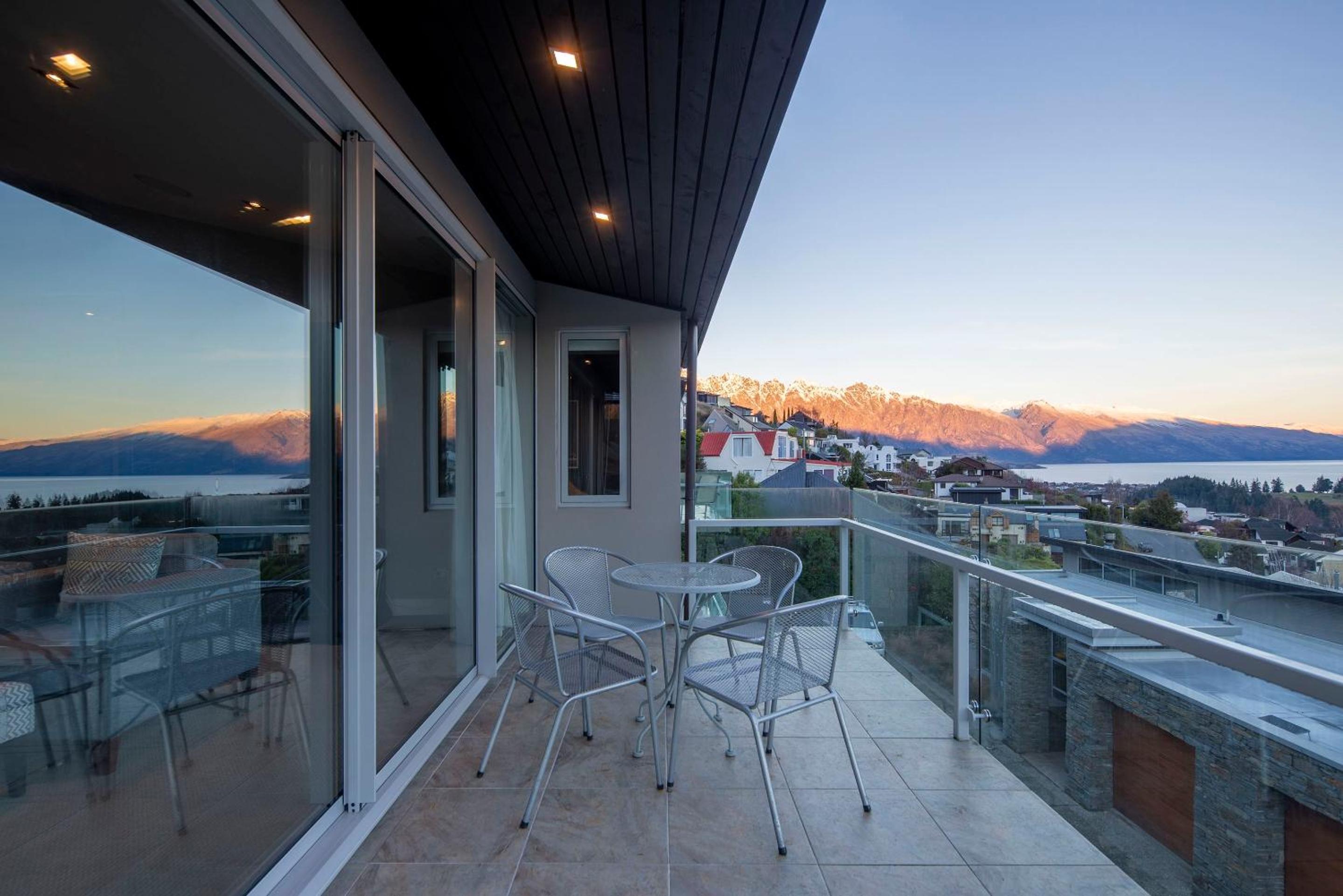 Remarkable Location Queenstown view 5