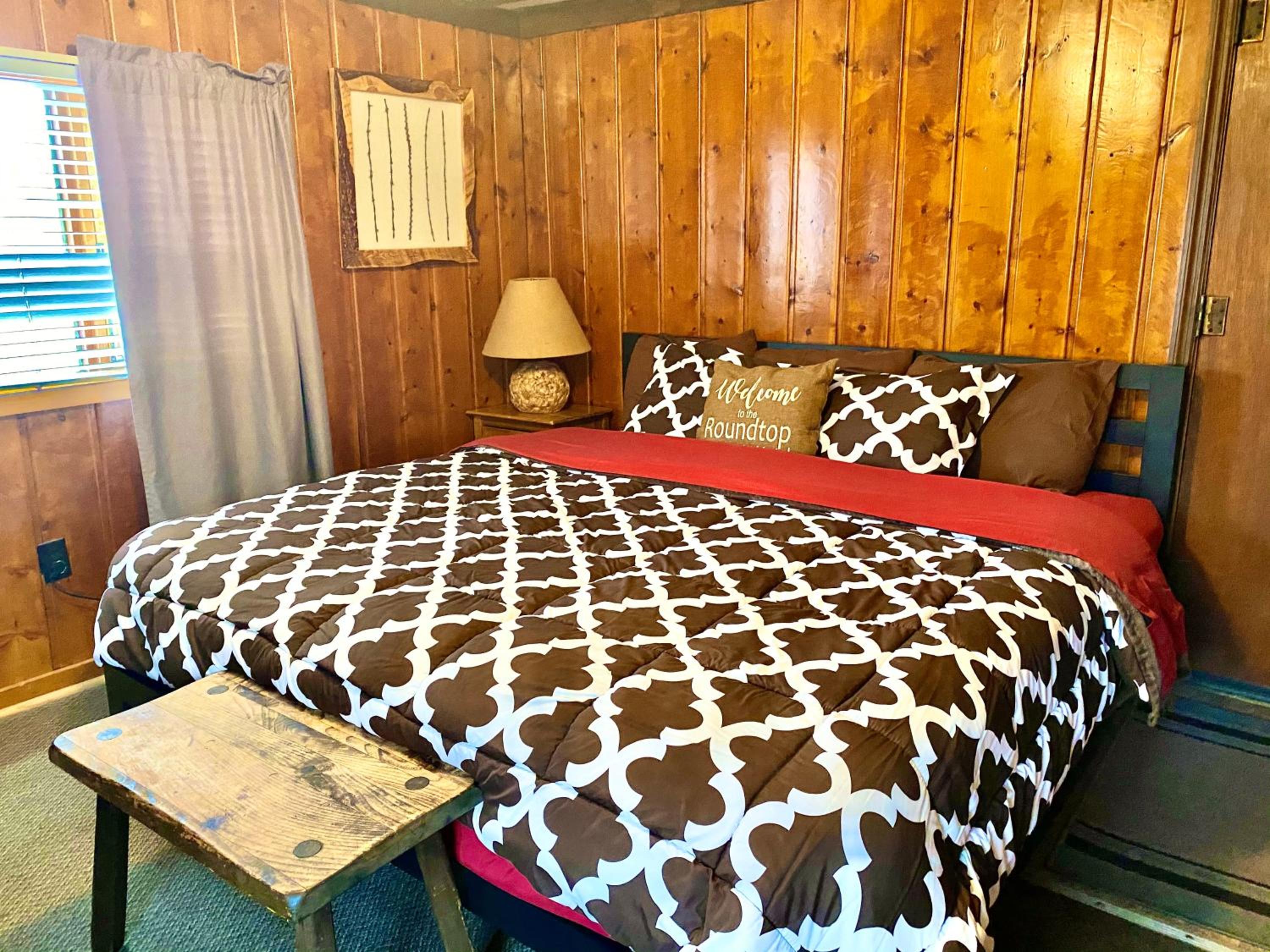 Roundtop Mountain Vista - Cabins and Motel