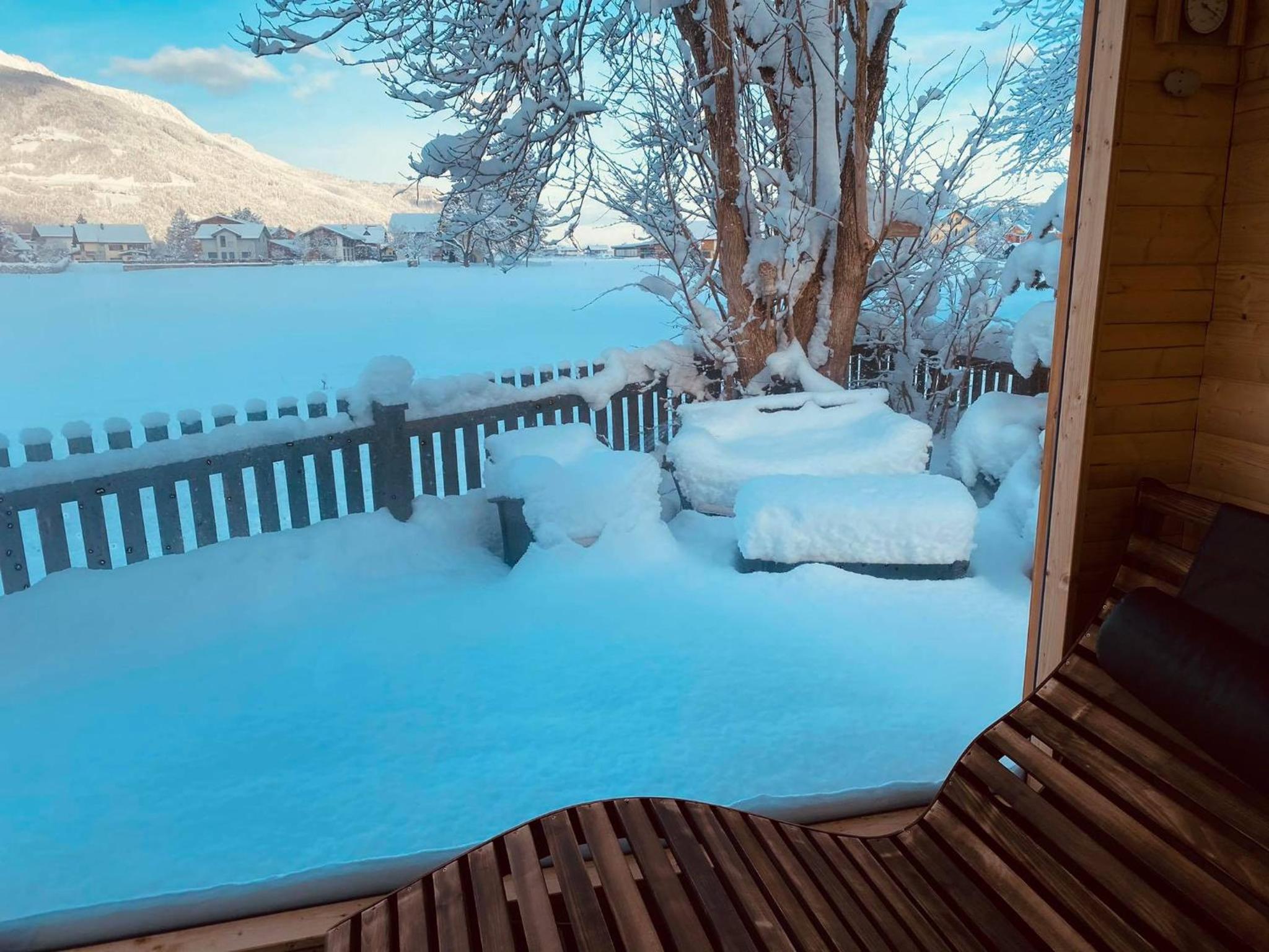 Forest Chalet, all famous ski areas around us, 15 min to city of salzburg, mountainview, panorama sauna, bath whirlpool, fire pit in garden up to 10 p