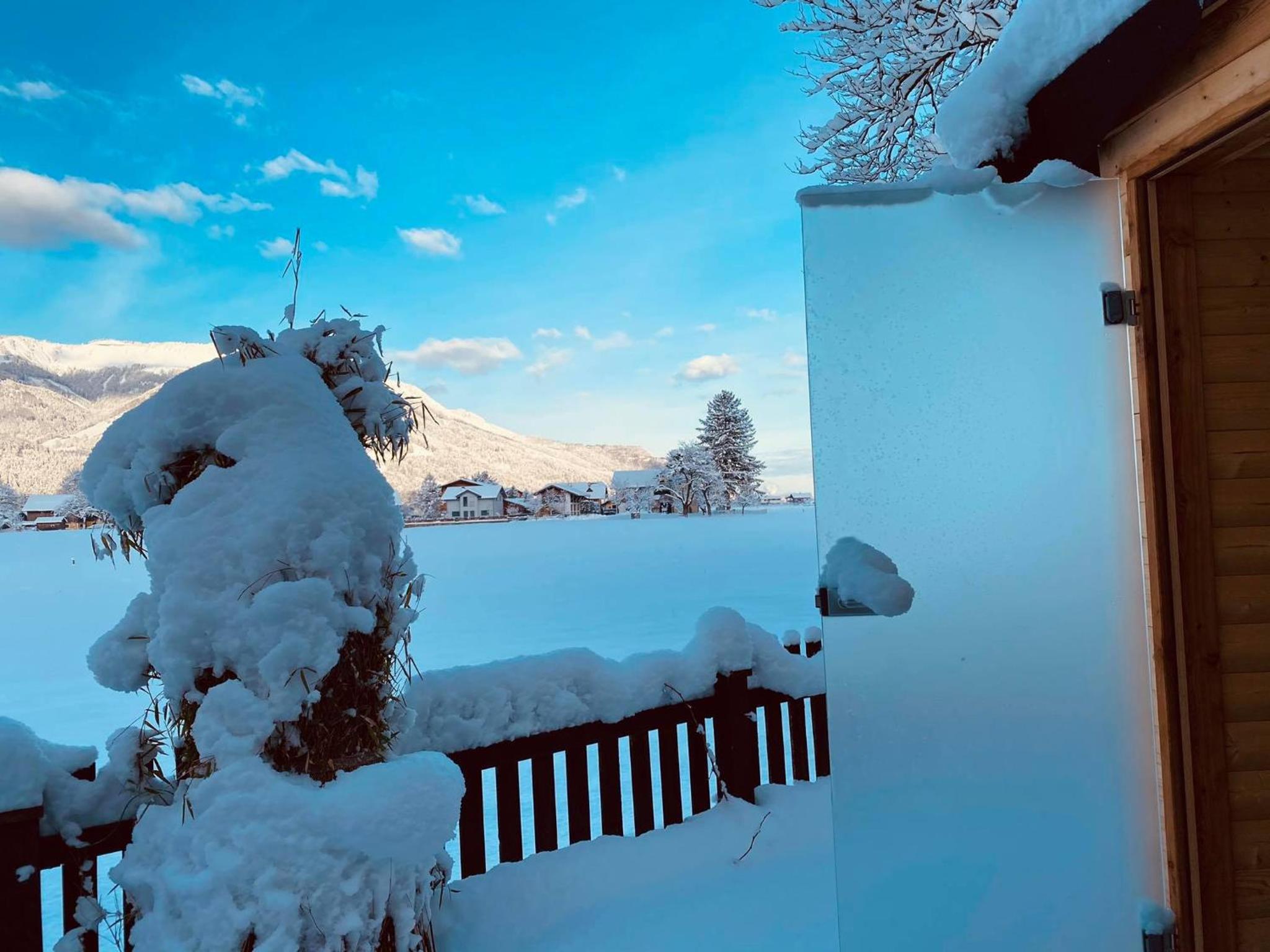 Forest Chalet, all famous ski areas around us, 15 min to city of salzburg, mountainview, panorama sauna, bath whirlpool, fire pit in garden up to 10 p