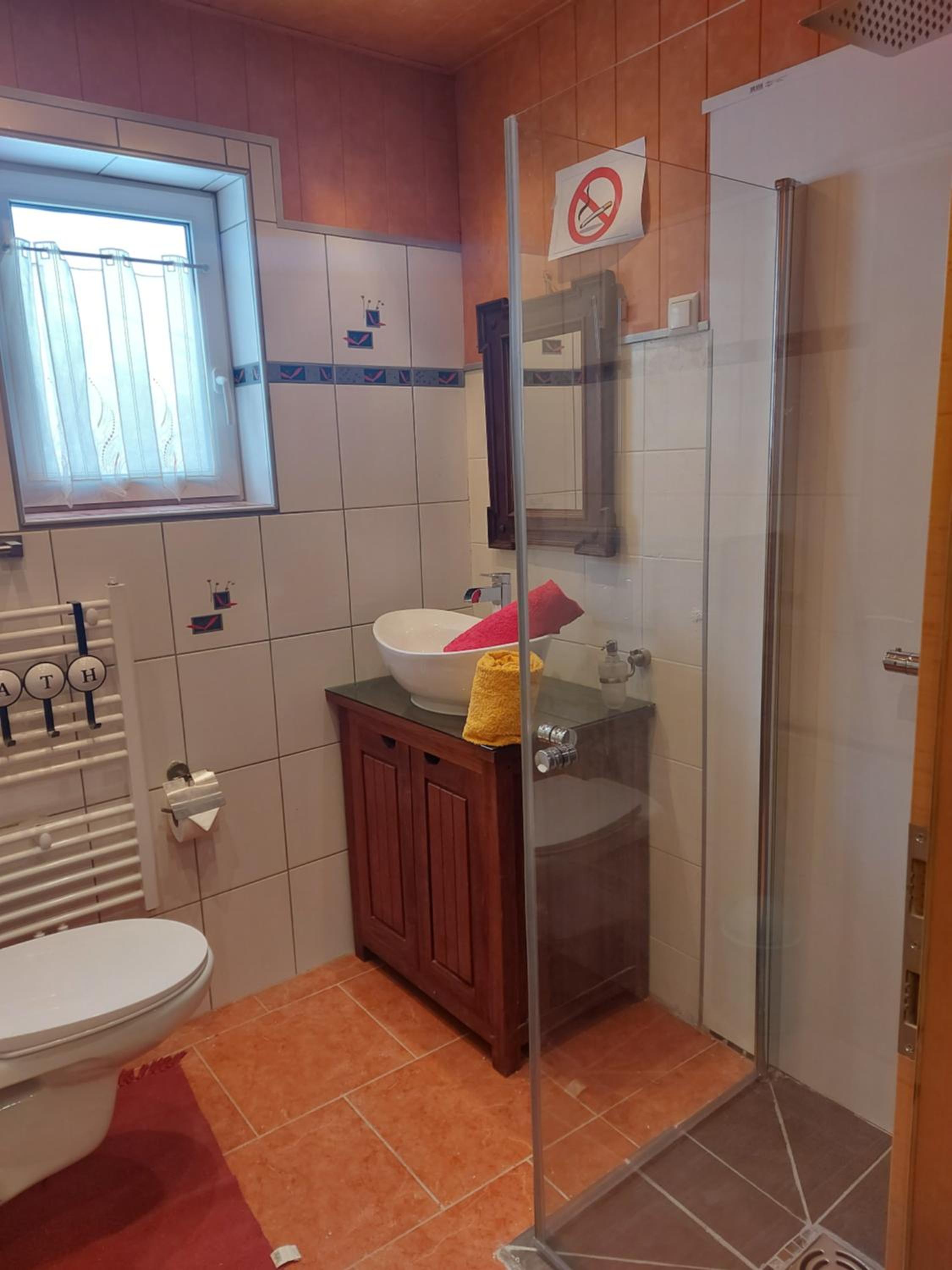 HAUS SONBERG mit Garten, Pool, Fasssauna, semi detached house with garden