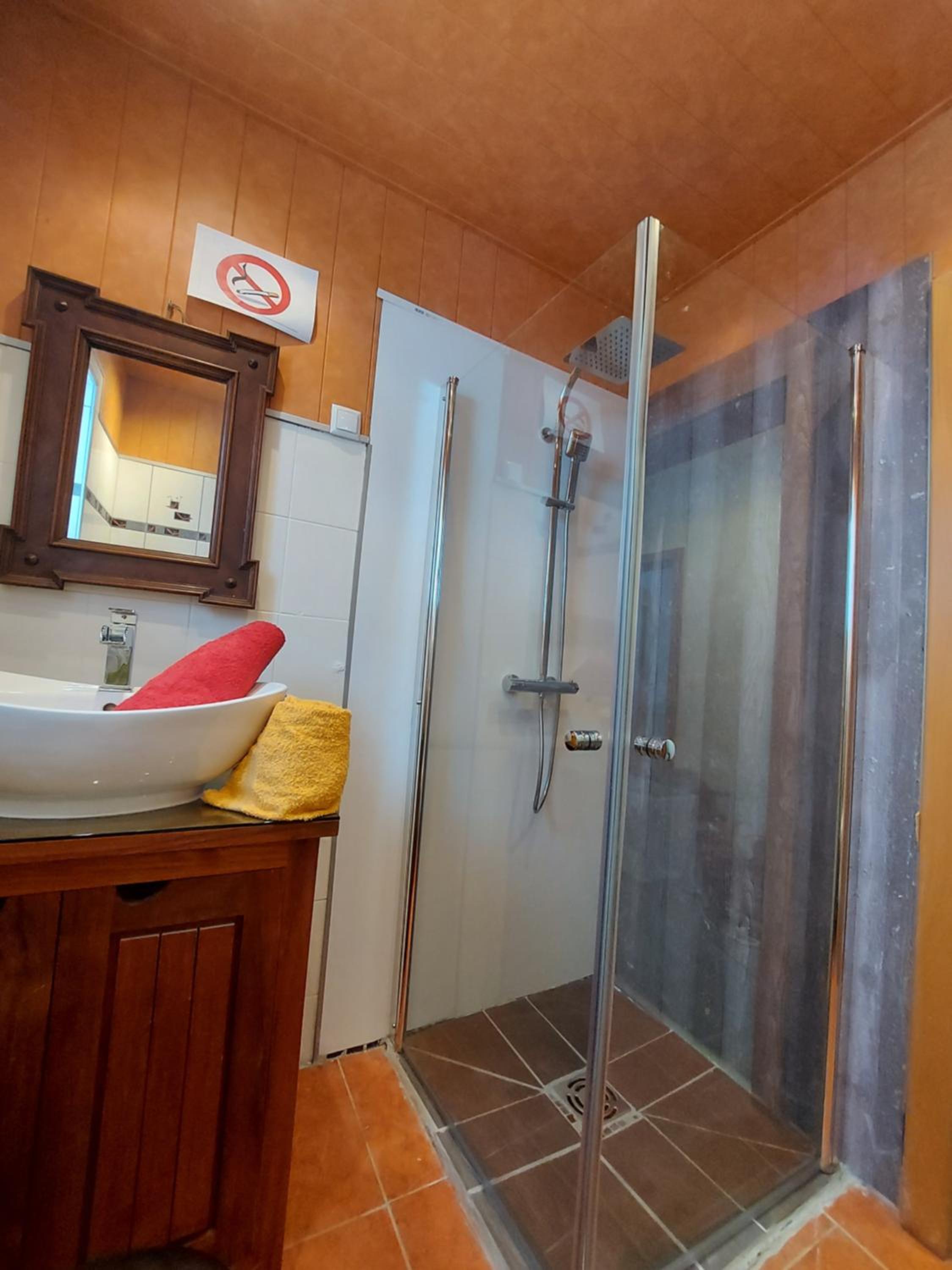 HAUS SONBERG mit Garten, Pool, Fasssauna, semi detached house with garden