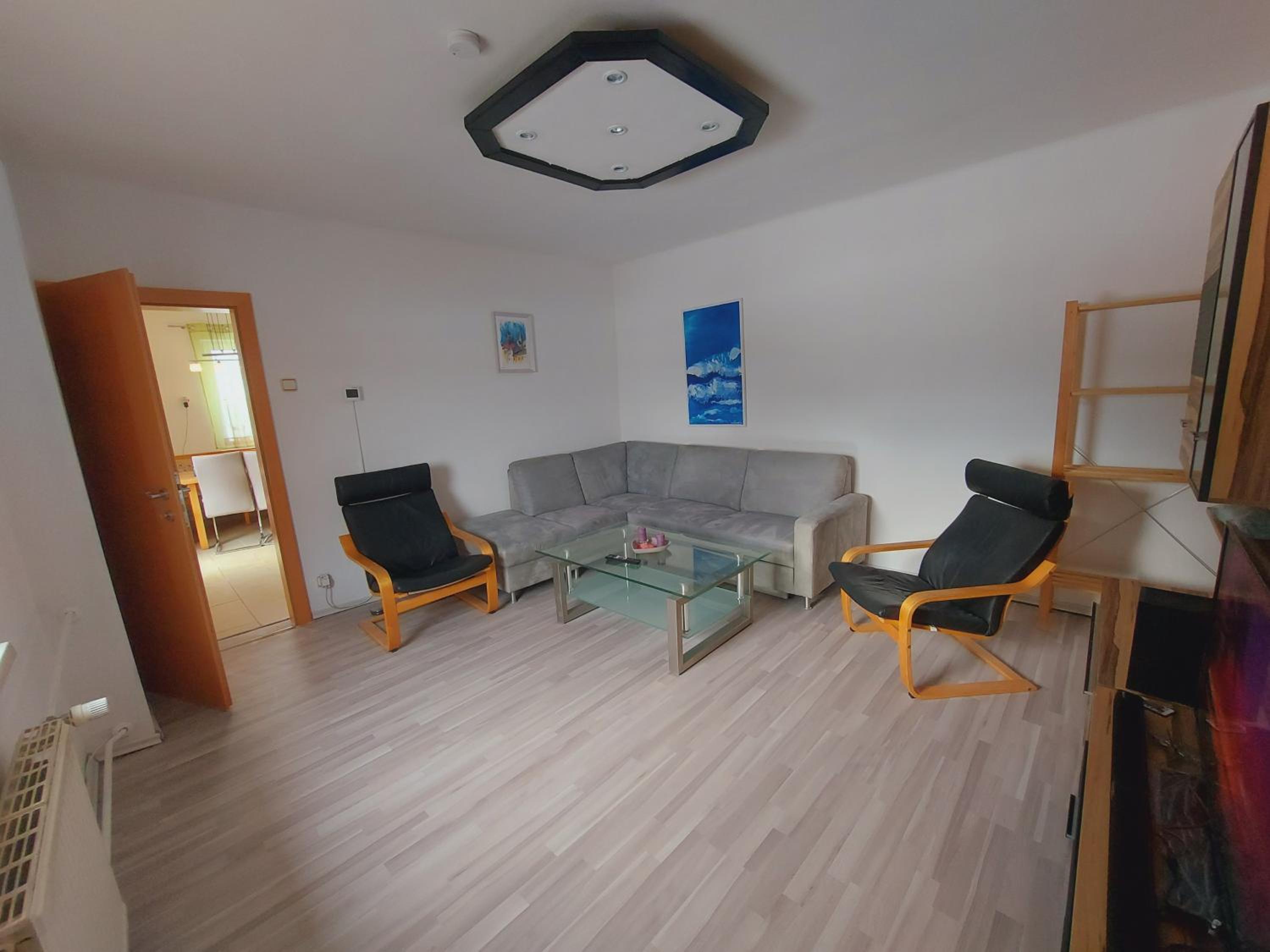 HAUS SONBERG mit Garten, Pool, Fasssauna, semi detached house with garden