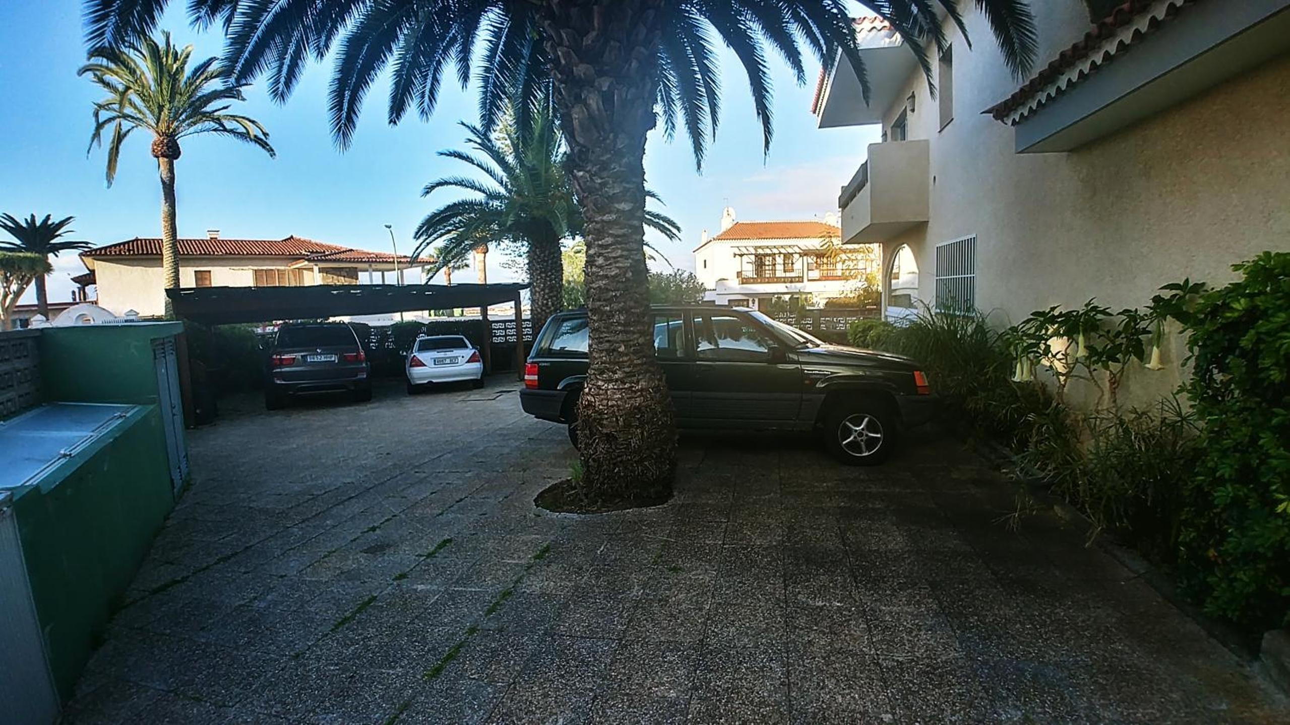 Elegant and Peaceful Aparments with Pool and Garden