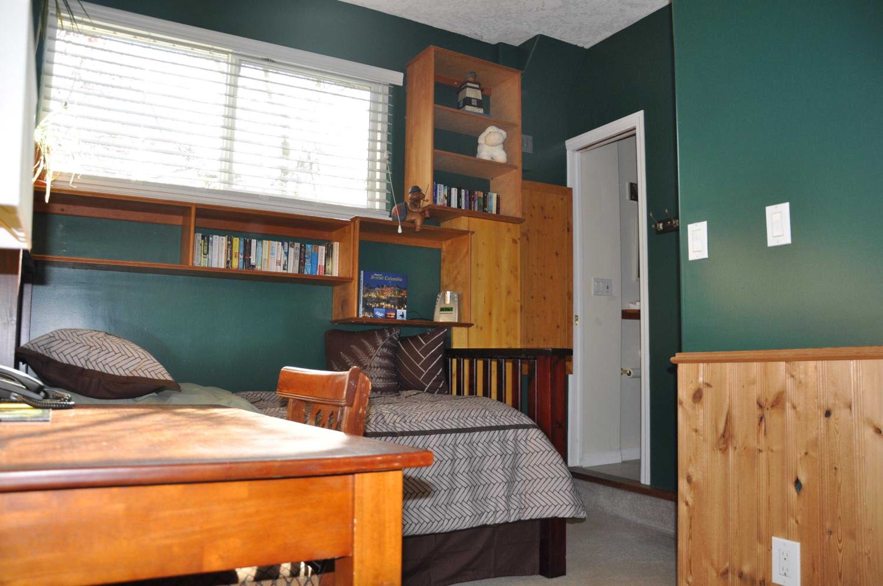 Birds of a Feather Victoria Oceanfront Studio Suites