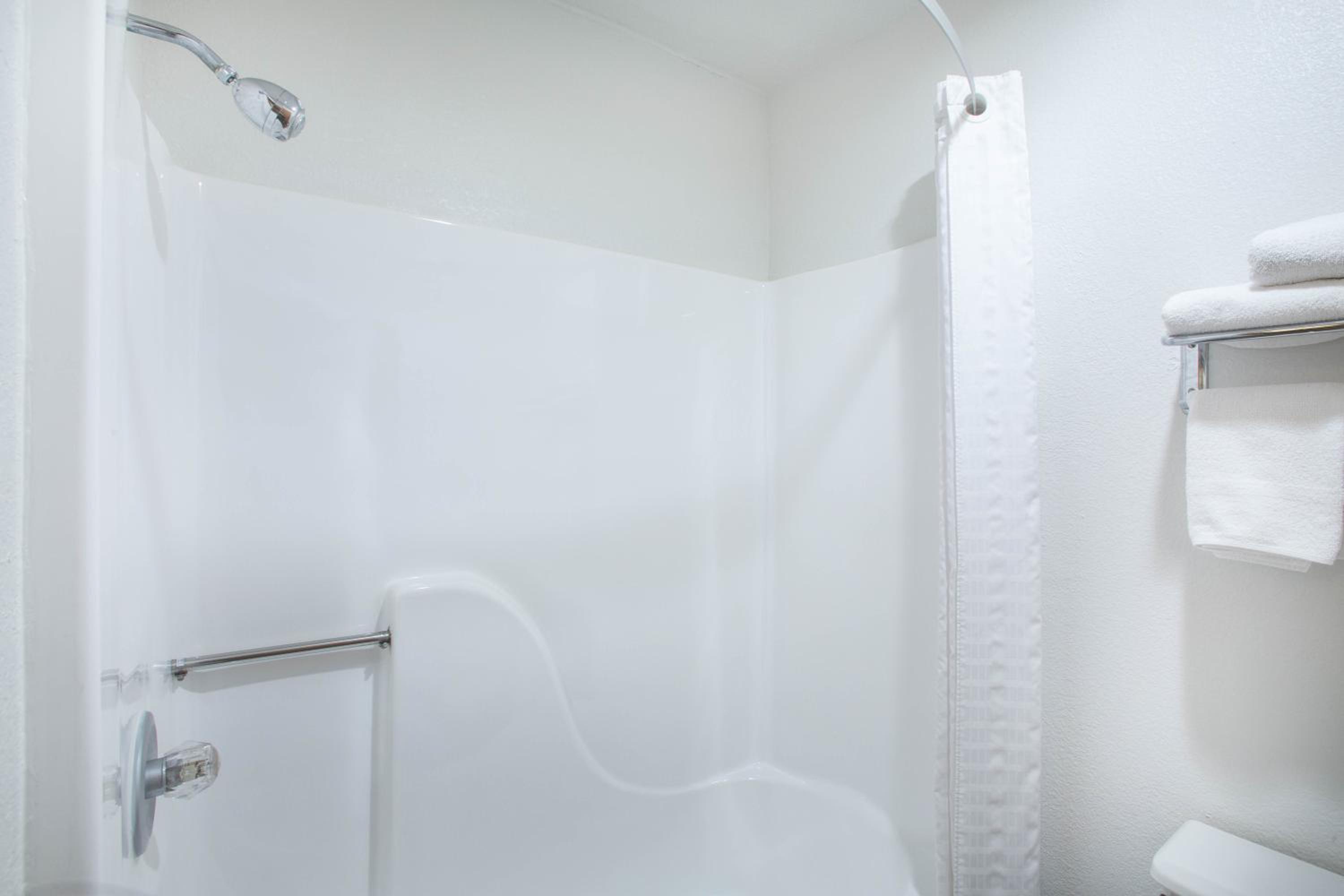 Super 8 by Wyndham Fort Madison - Property Image 8