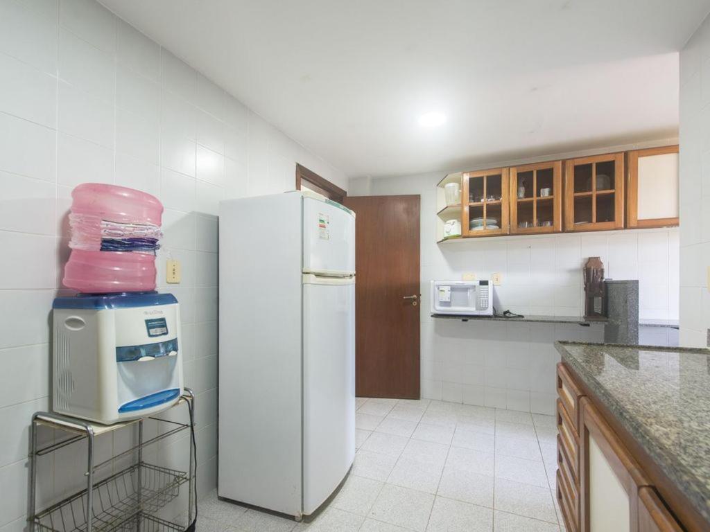 Excelente cobertura duplex a 2 quadras da Praia do Forte com 4 quartos