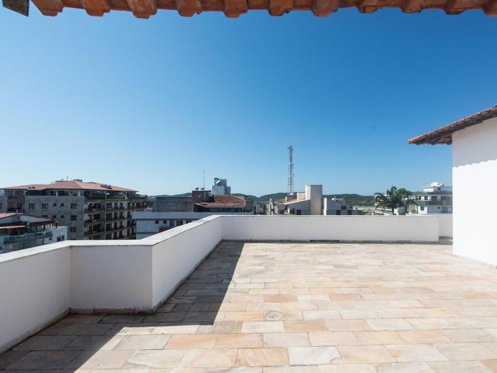 Excelente cobertura duplex a 2 quadras da Praia do Forte com 4 quartos