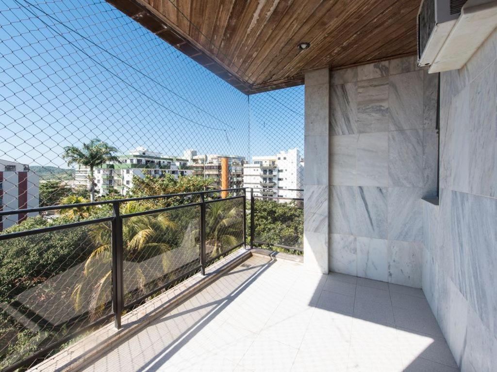 Excelente cobertura duplex a 2 quadras da Praia do Forte com 4 quartos