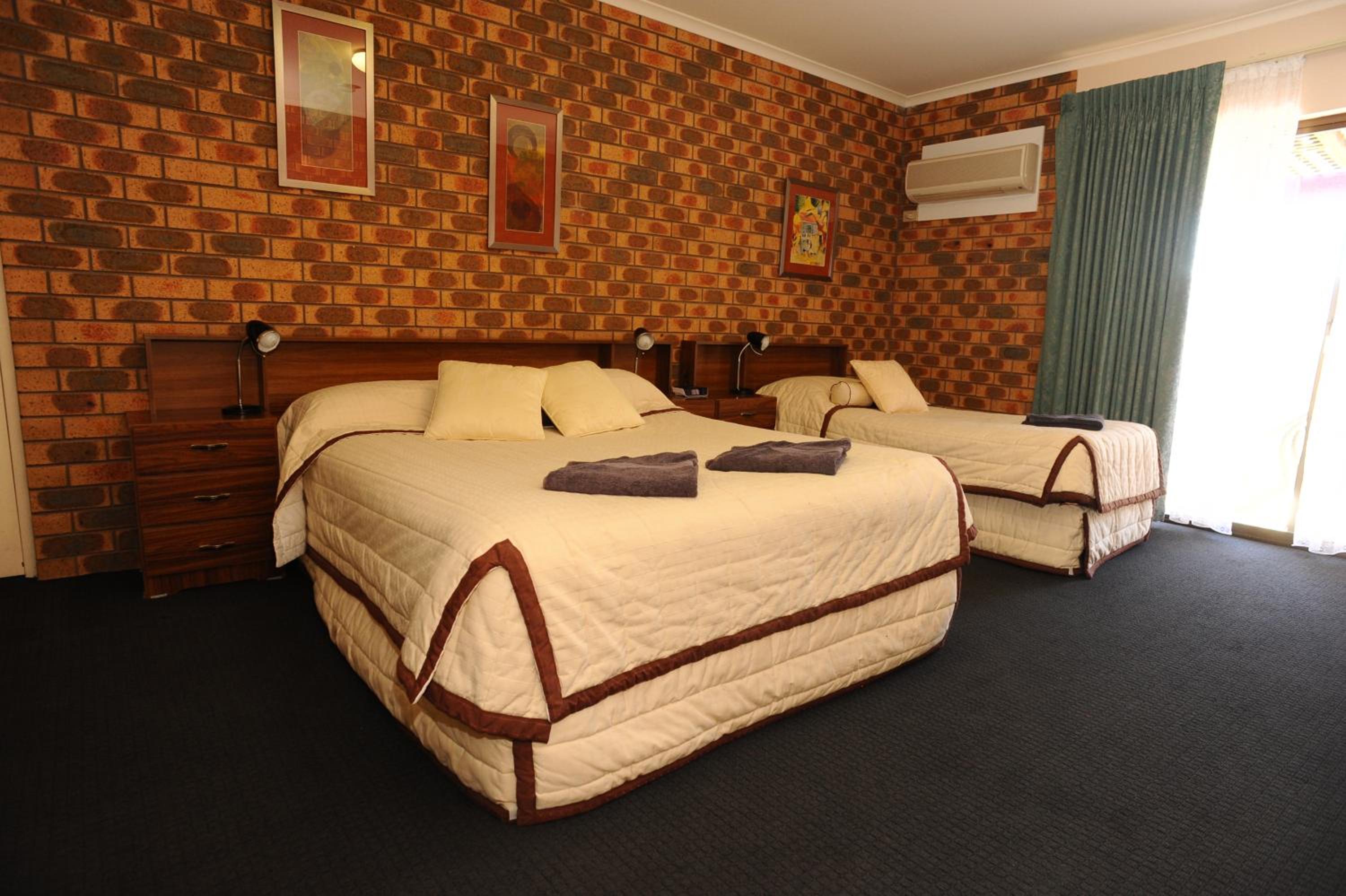 Horsham Mid City Court Motel