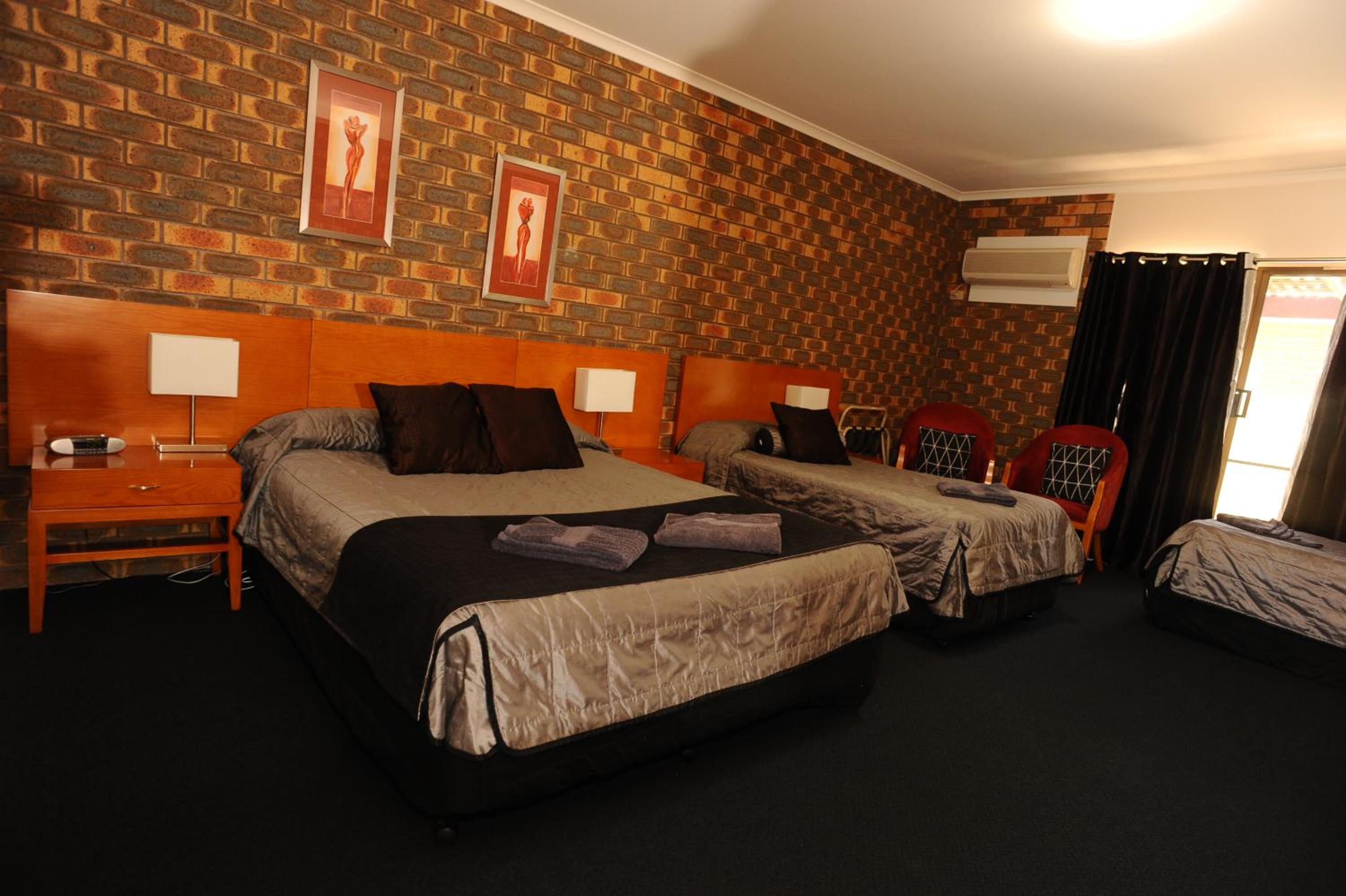 Horsham Mid City Court Motel