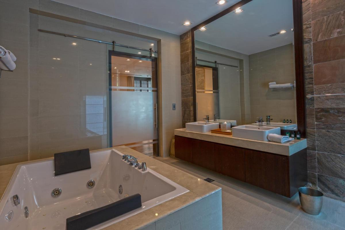 Paradise Nurai Villa - 6 Bedrooms