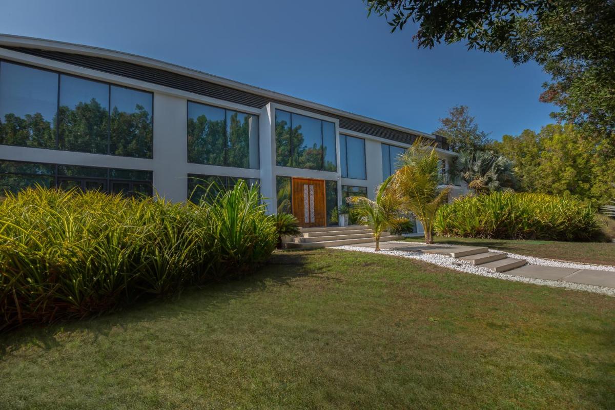 Paradise Nurai Villa - 6 Bedrooms