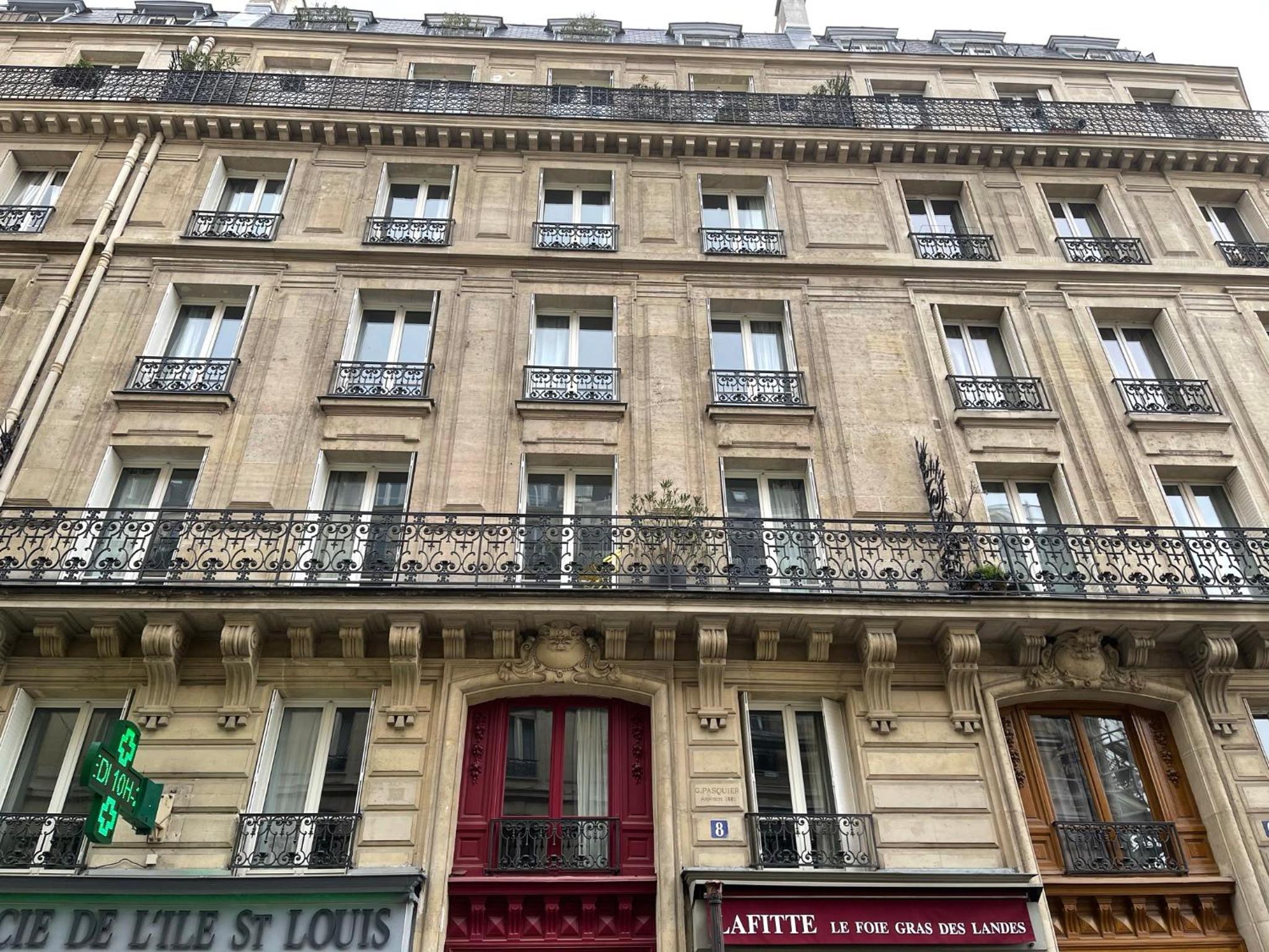RESIDENCES HARCOURT - Ile Saint Louis - PARIS