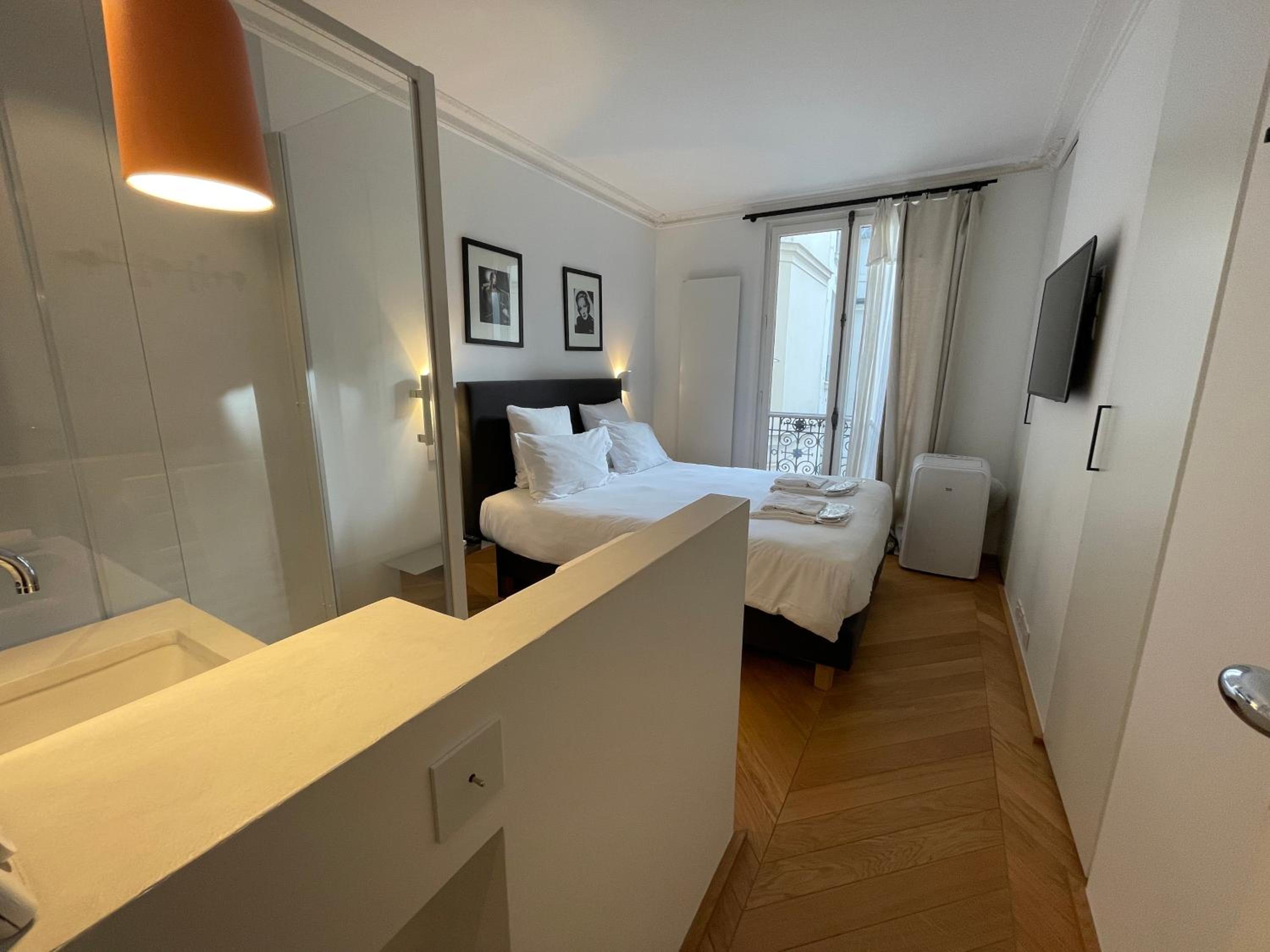 RESIDENCES HARCOURT - Ile Saint Louis - PARIS