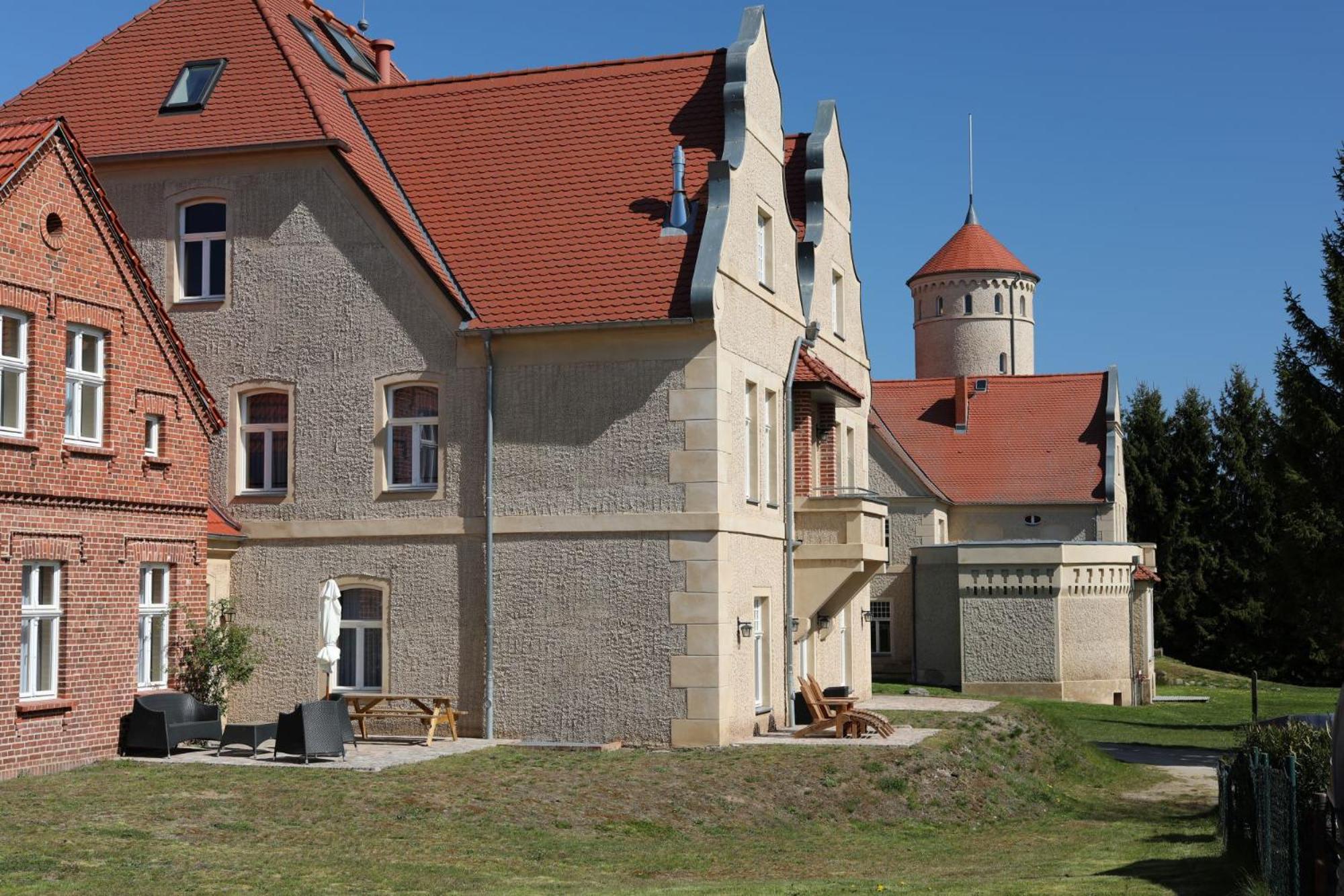 Der Westflügel Downton Abbey view 2