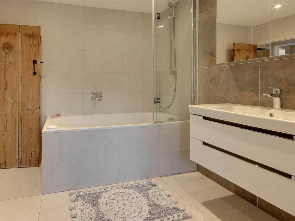 Farnham Vacations - Cartref - Property Image 11