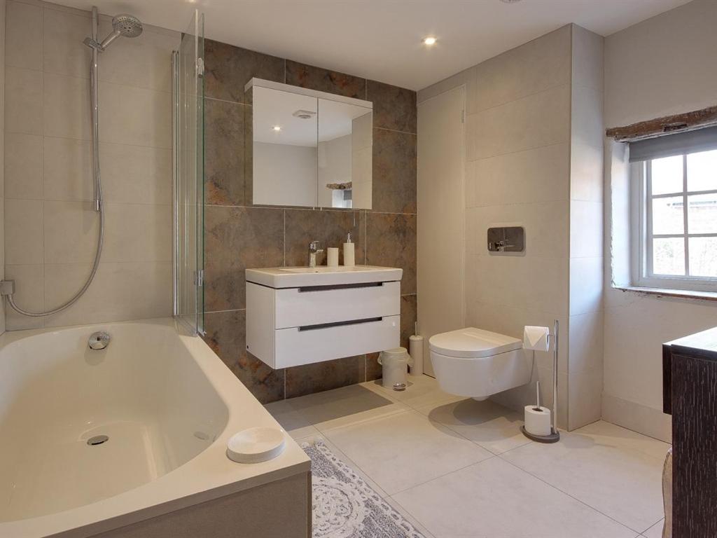 Farnham Vacations - Cartref - Property Image 12