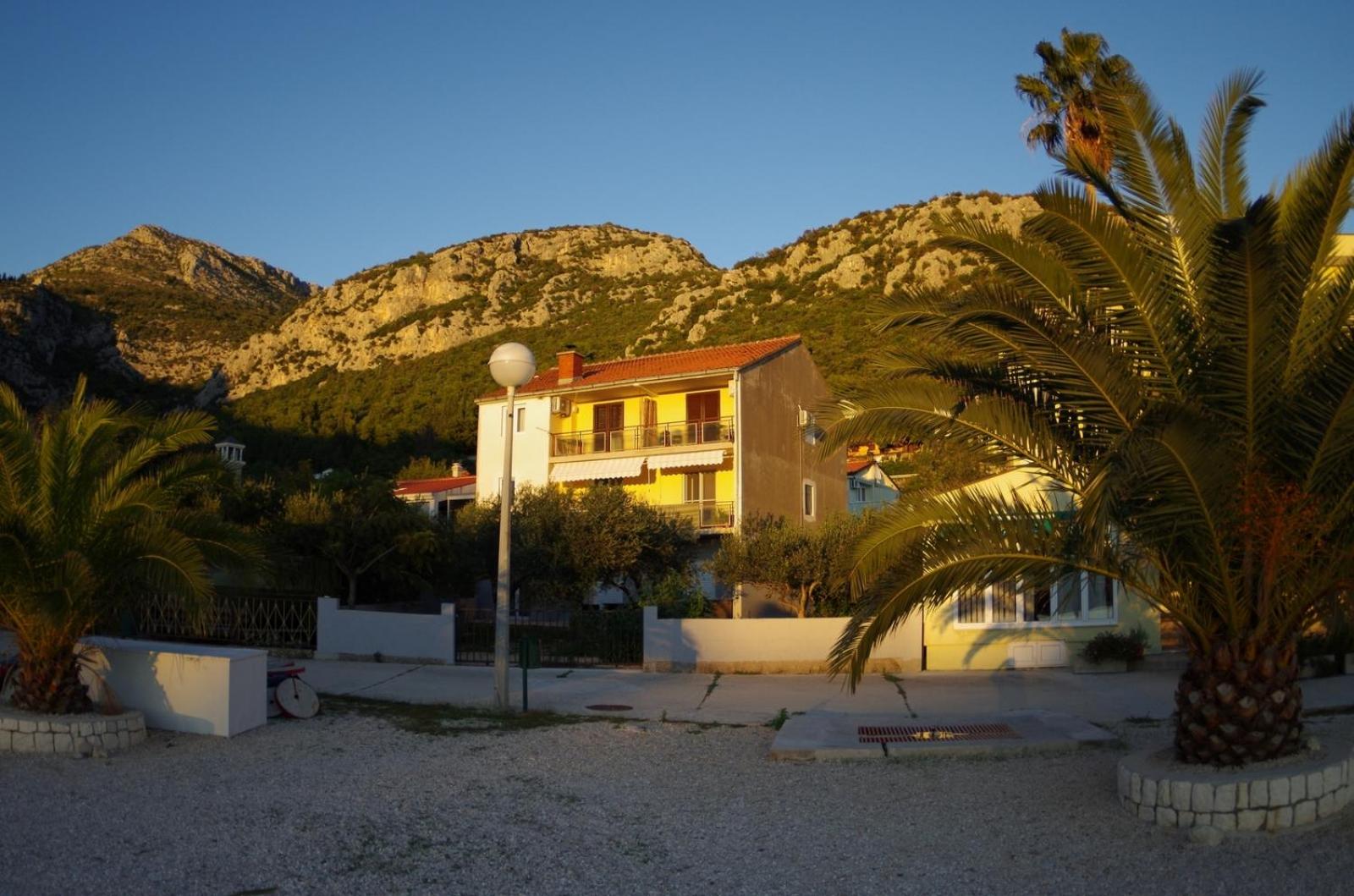 Holiday apartment on the beach view 4