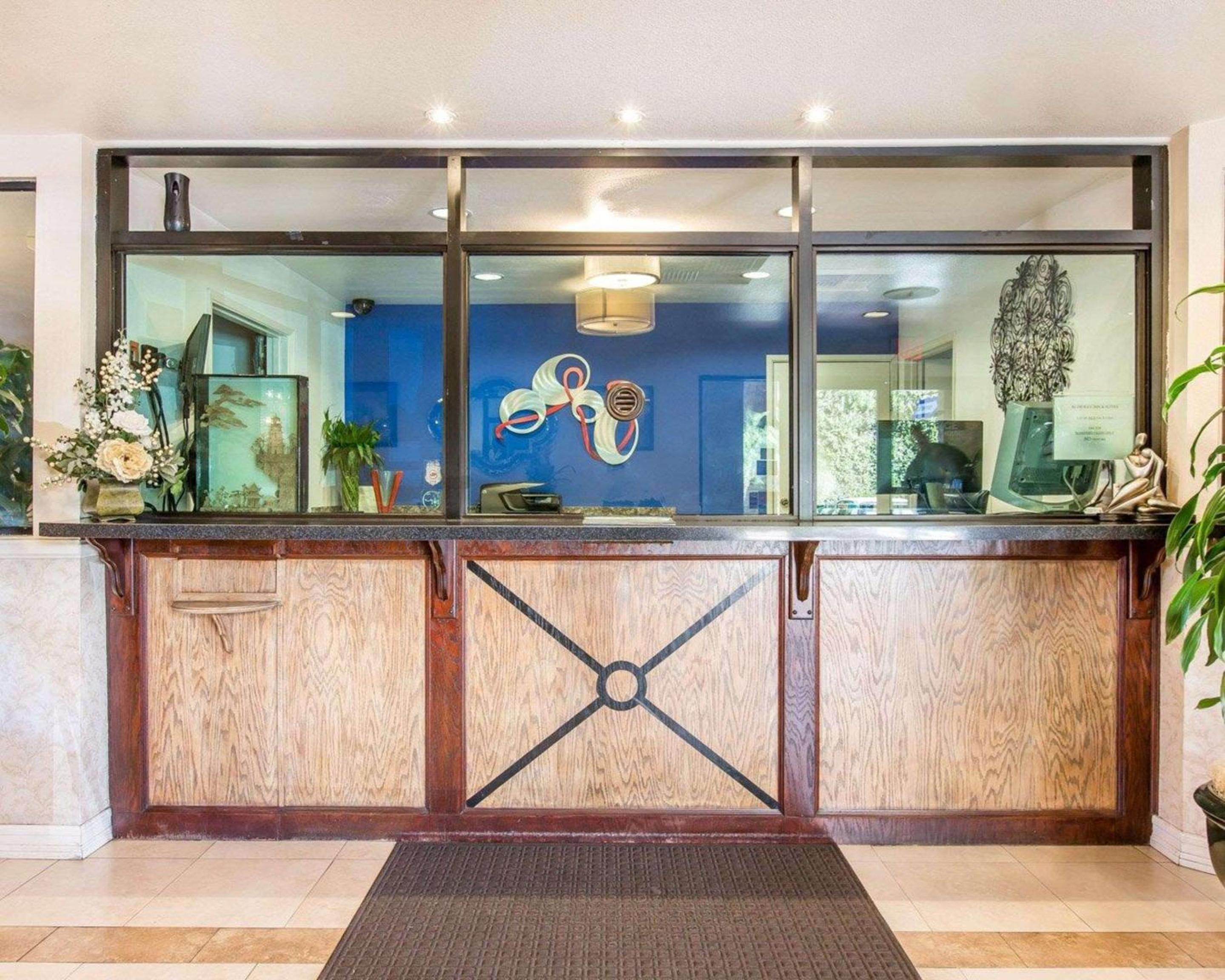 Rodeway Inn & Suites Colton-Riverside